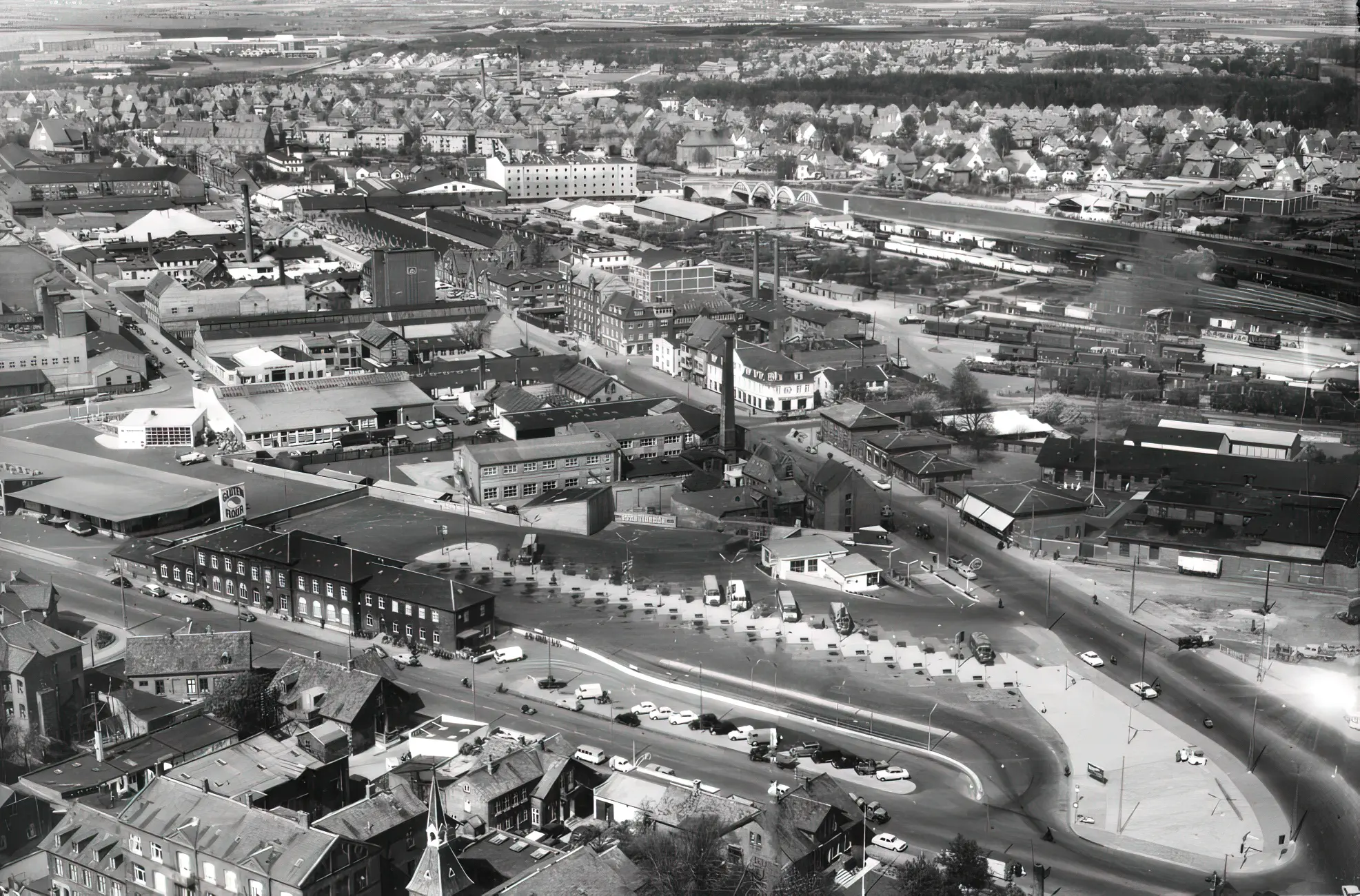 Billede af Odense Sydbanegård et par år efter lukningen. Baneområdet er omlagt til busterminal.