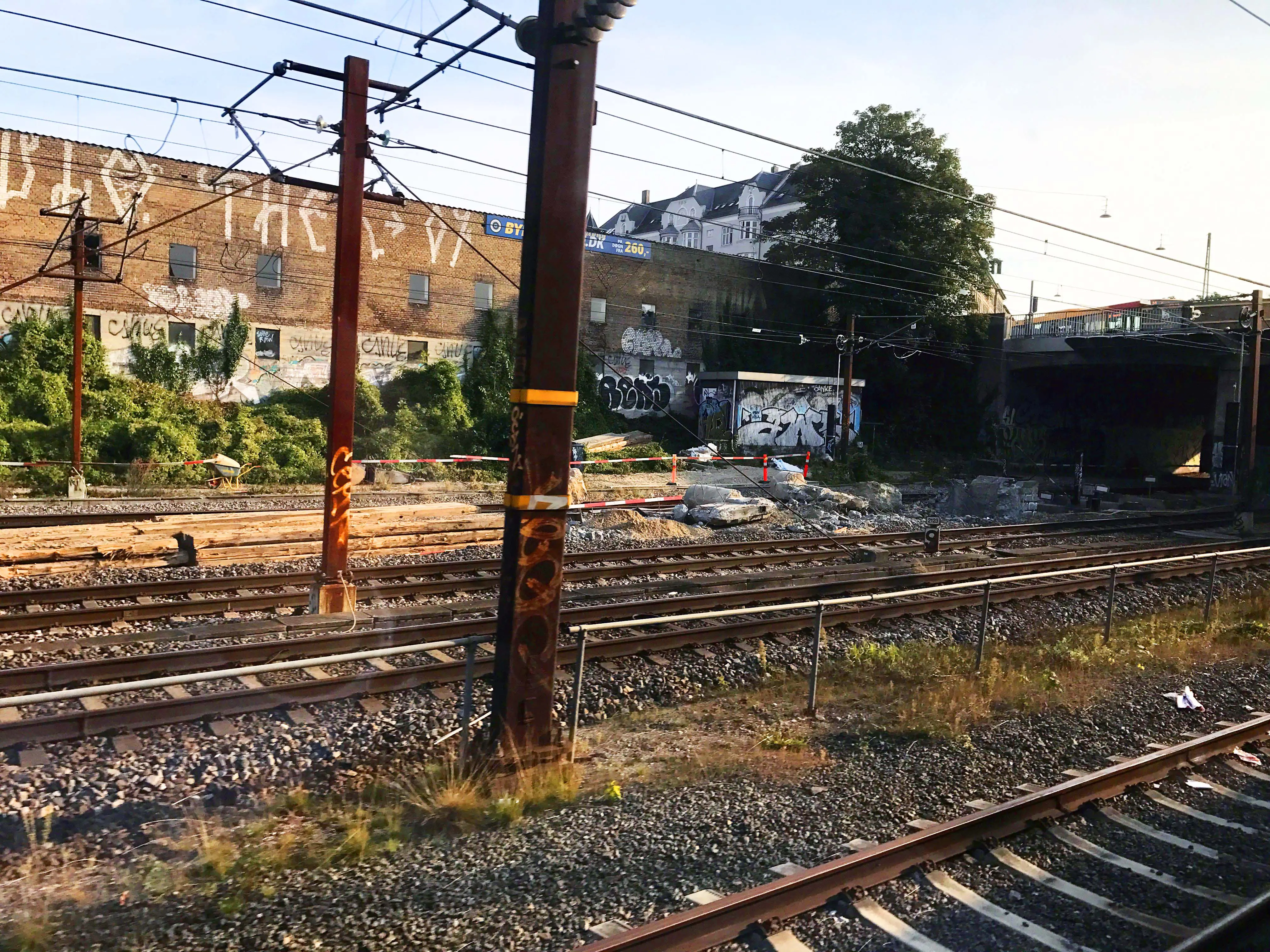 Billede af Enghave under nedrivning efter lukningen d. 3. july 2016.