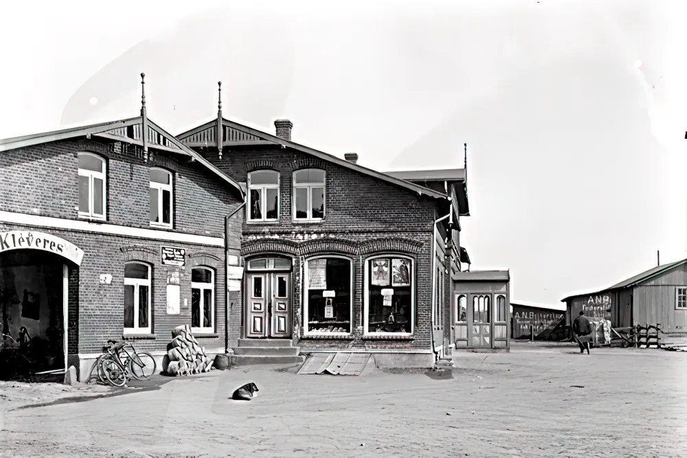 Hellevad (Smalsporsbane) Station.