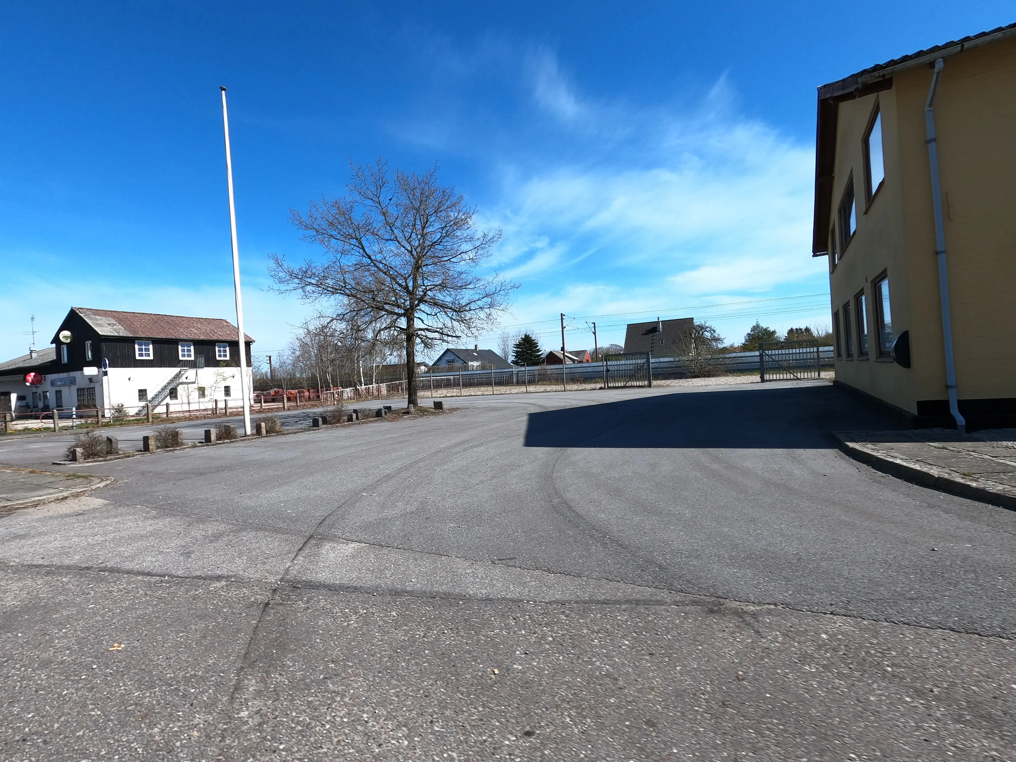 Billede af Hovslund Stationsby Krydsningsstation, som er nedrevet, men den har ligget her.