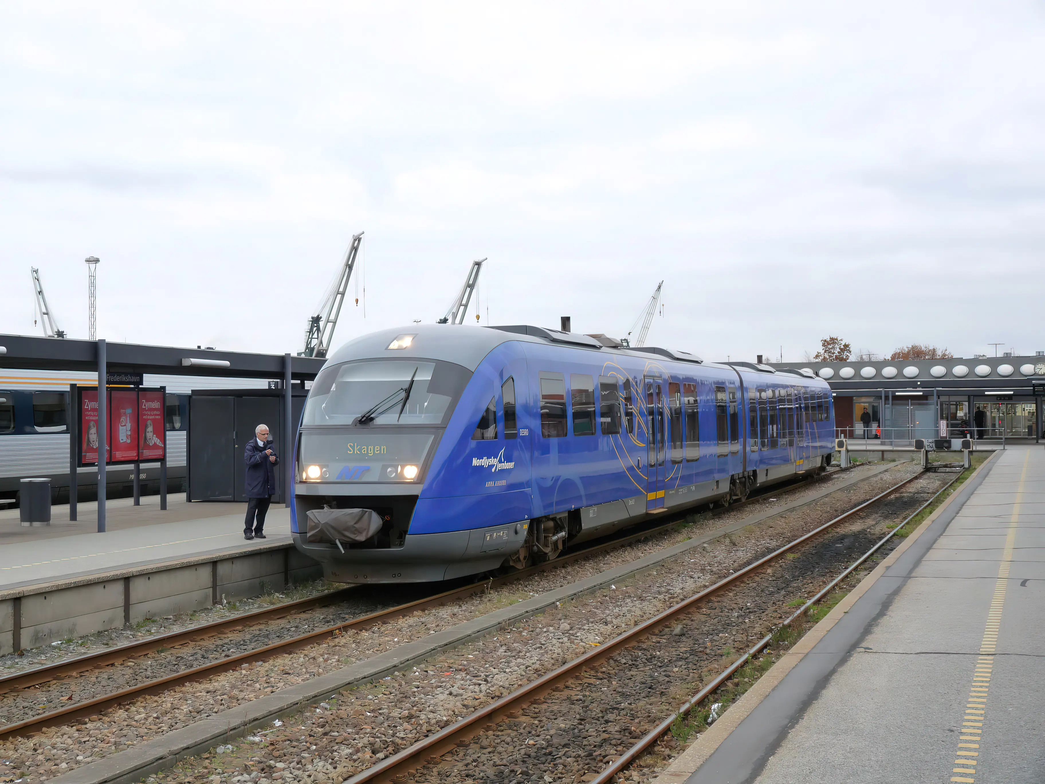 Billede af NJJ DM 503 fotograferet ud for Frederikshavn Station.