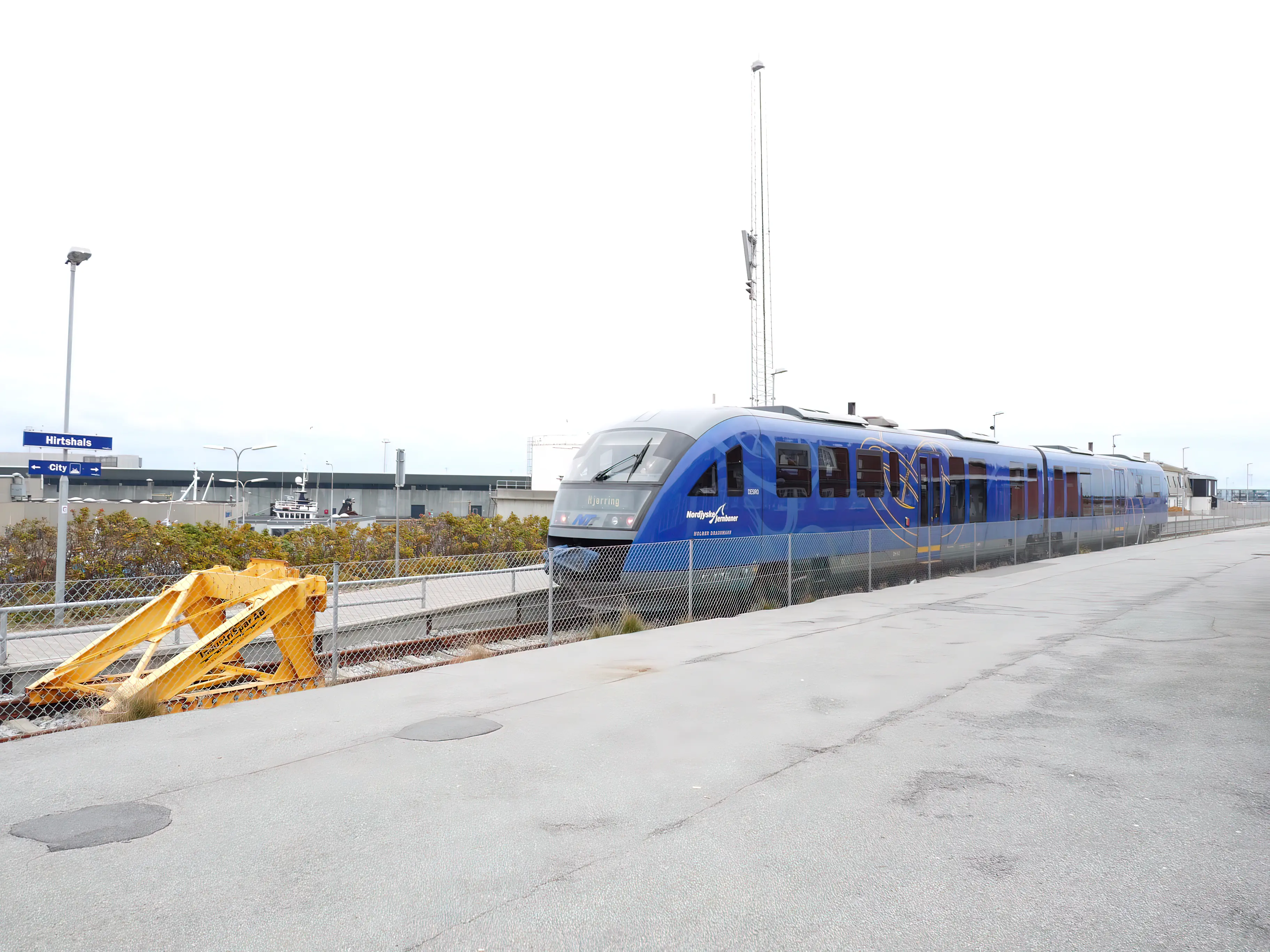 Billede af NJJ DM 502 fotograferet ud for Hirtshals Havn Station.