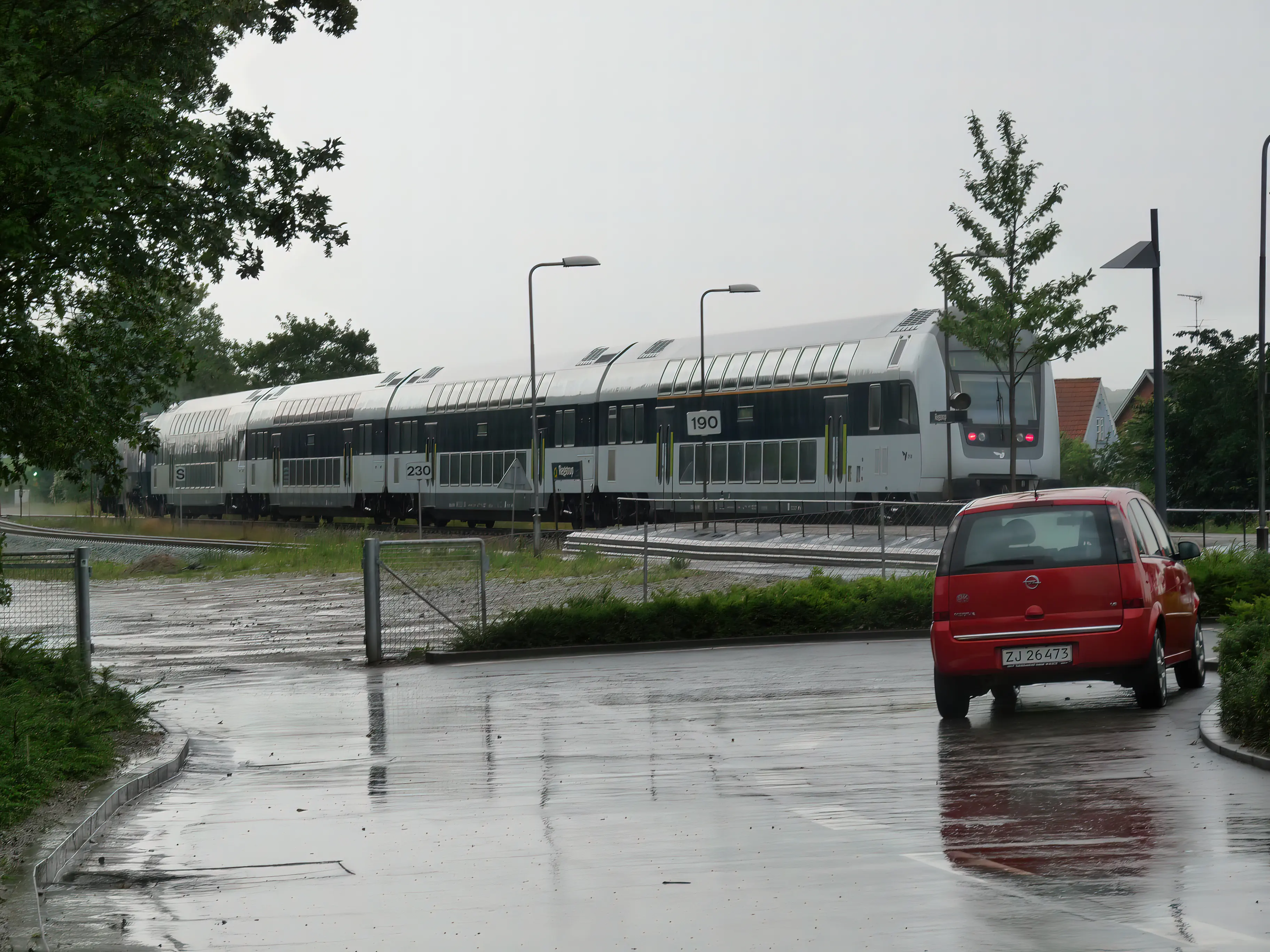 Billede af tog ud for Regstrup Station.