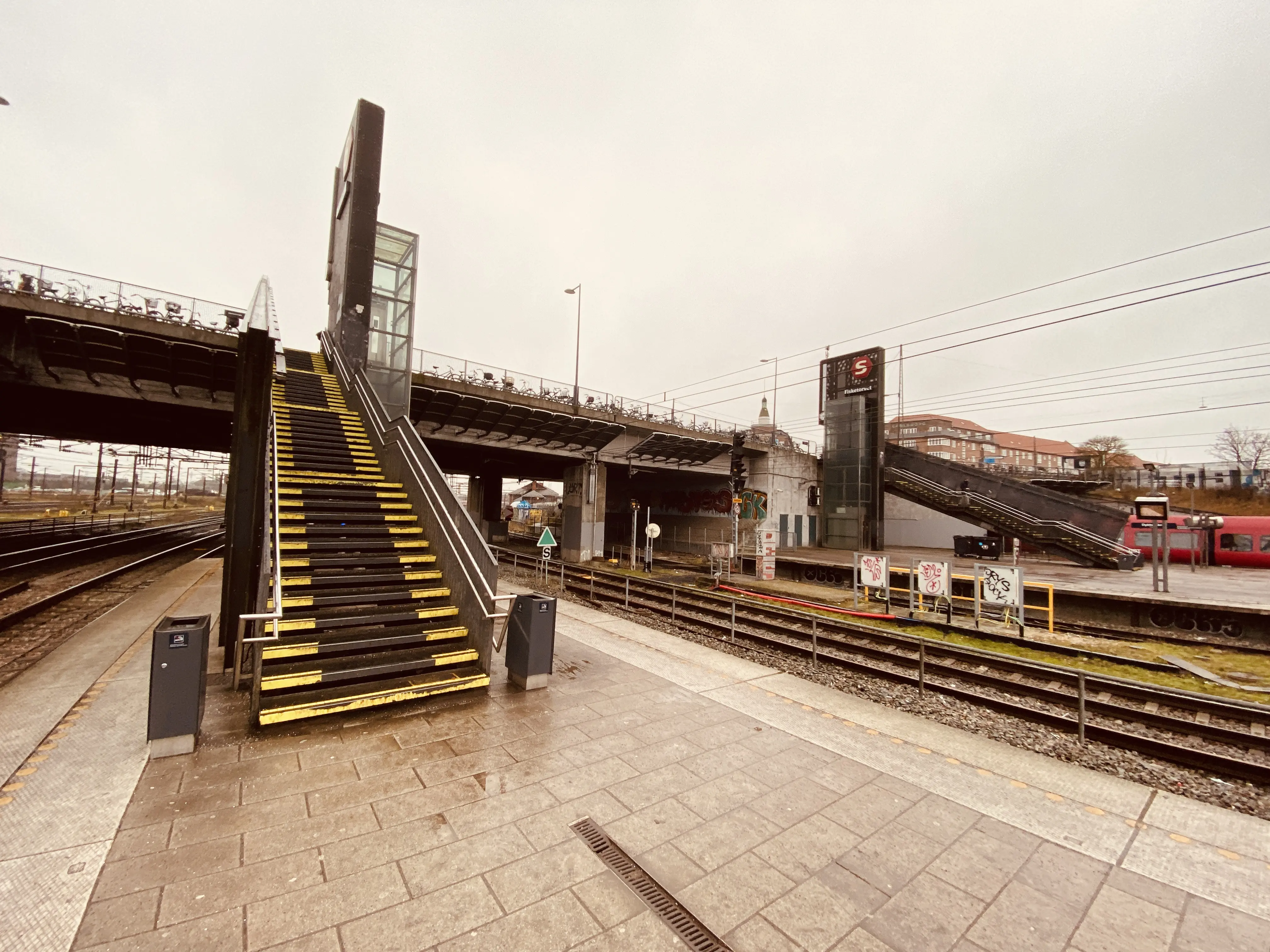 Billede af Dybbølsbro S-togstrinbræt.