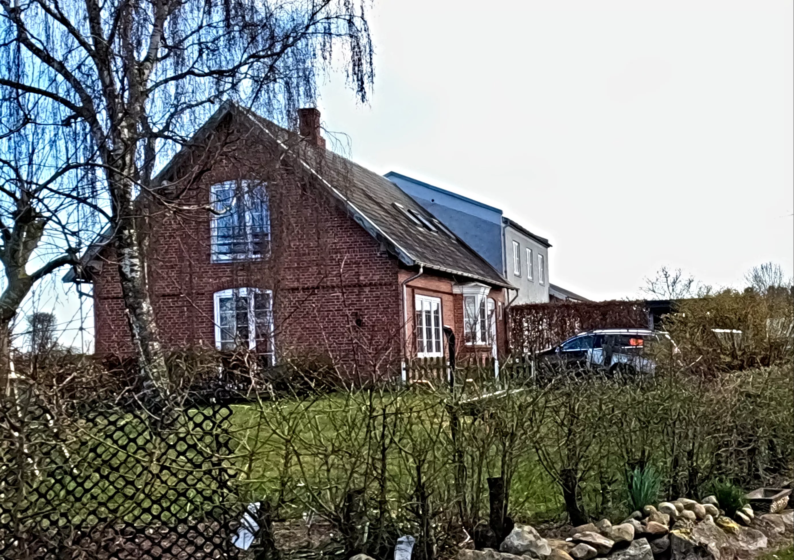 Billede af Drammelsbæk Billetsalgssted, hvor trinbrættet har ligget her hvor fotografen står - trinbrættet er nedrevet.