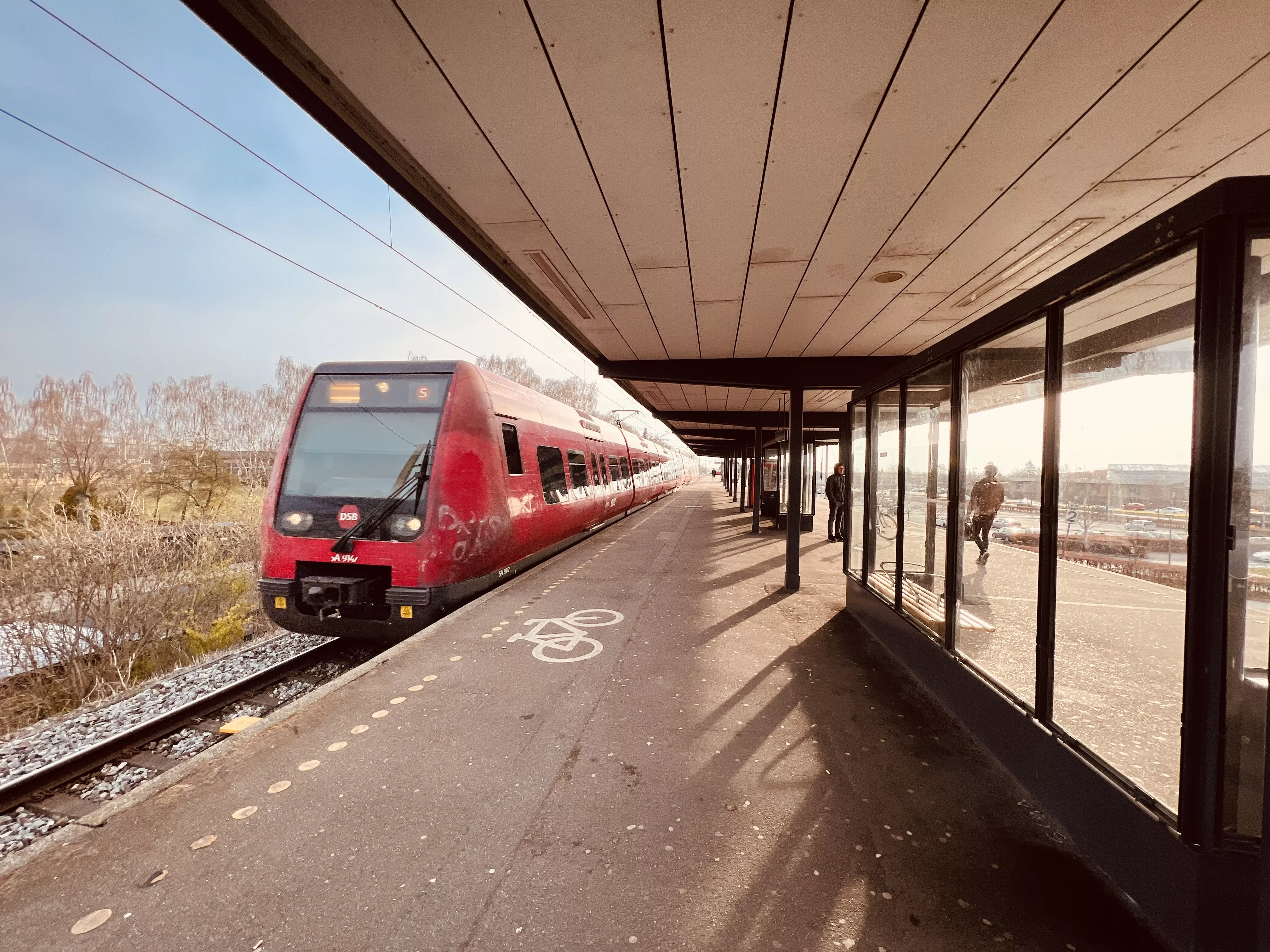 Billede af tog ud for Friheden S-togstrinbræt.