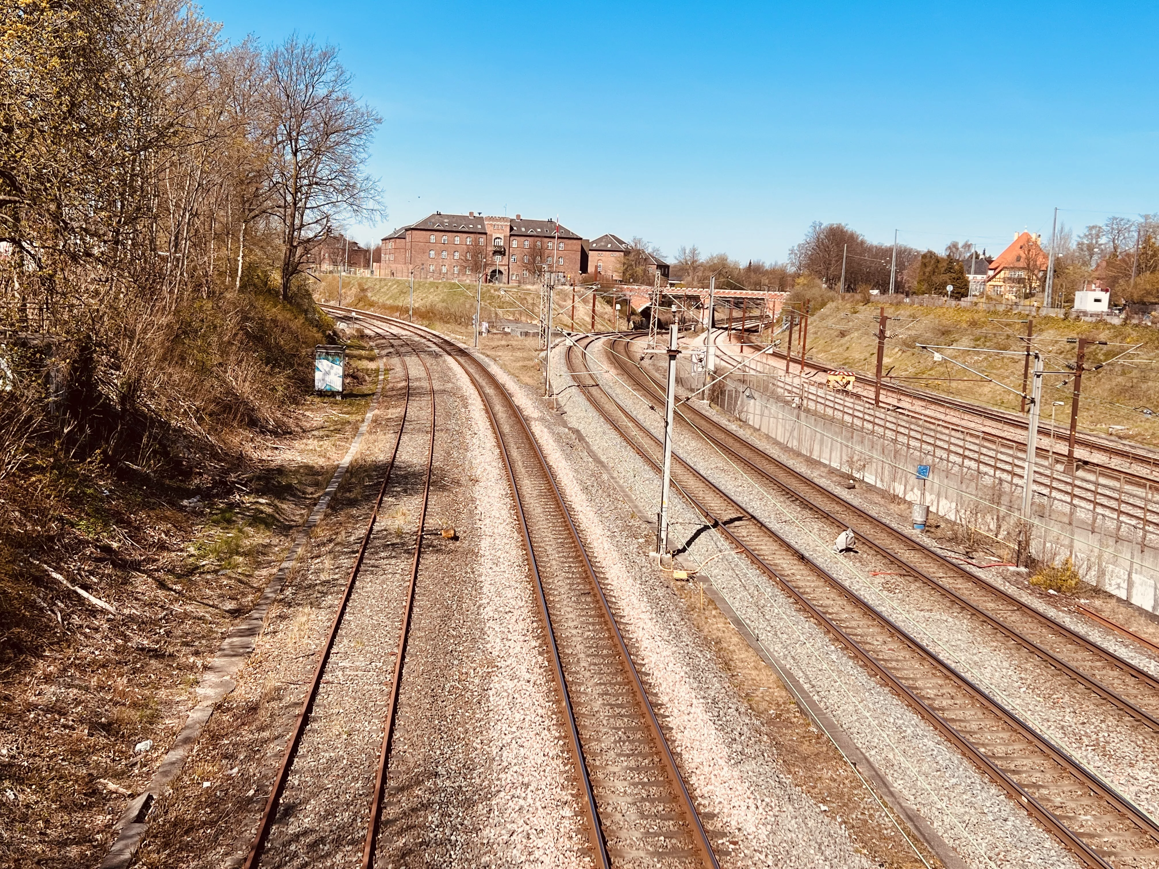 Billede af Svanemøllen S-togsstations ind og udkørsel.