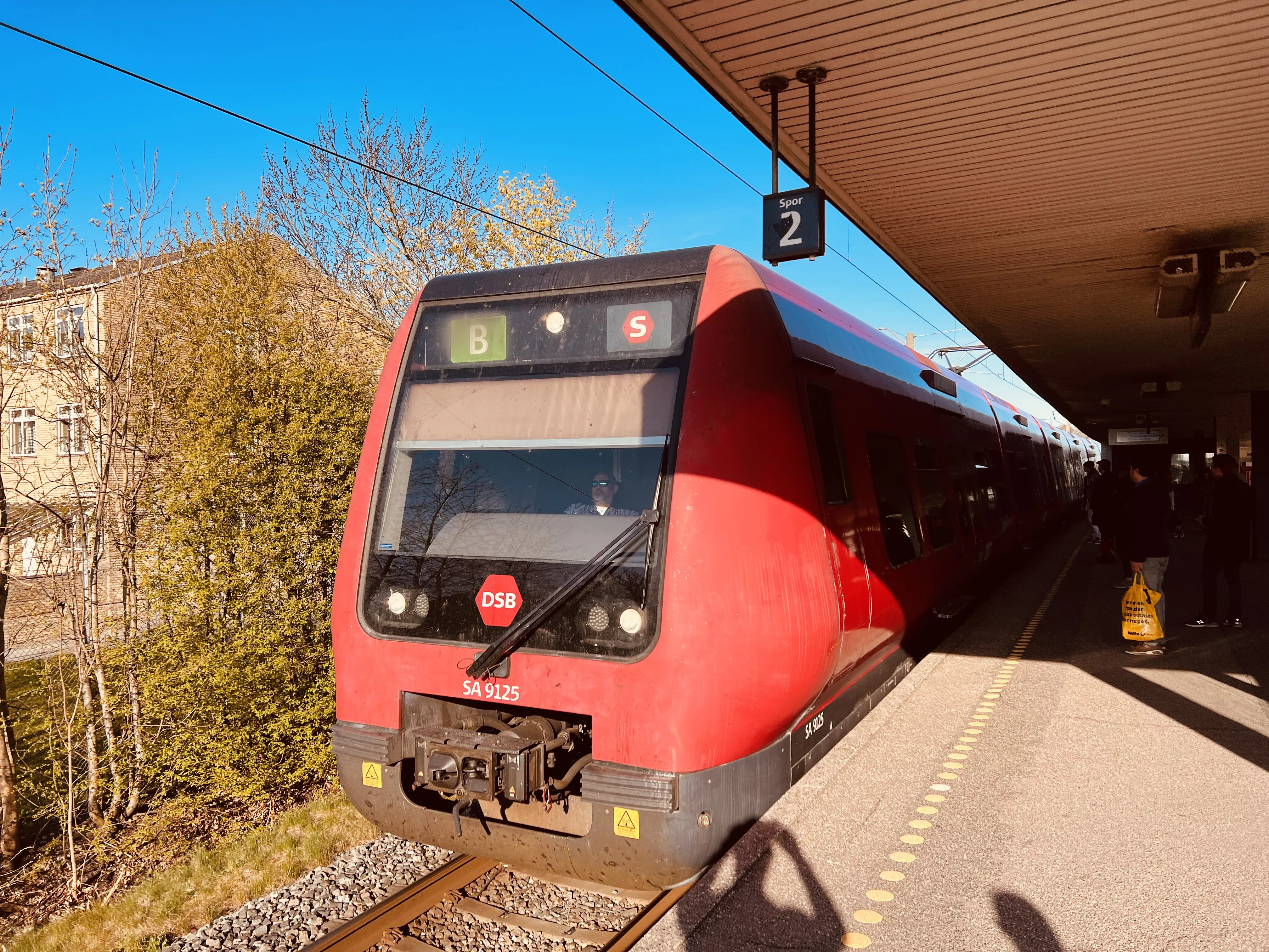 Billede af tog ud for Kildebakke S-togstrinbræt.
