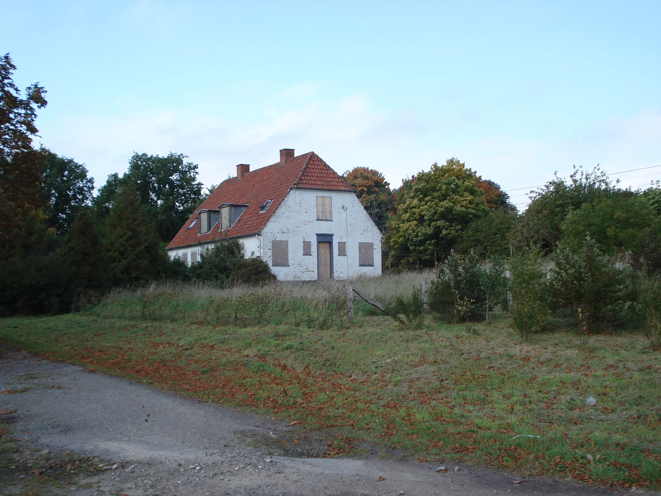 Billede af DSB-dobbelthuset, som husede banearbejdere ved Hjulby Station.