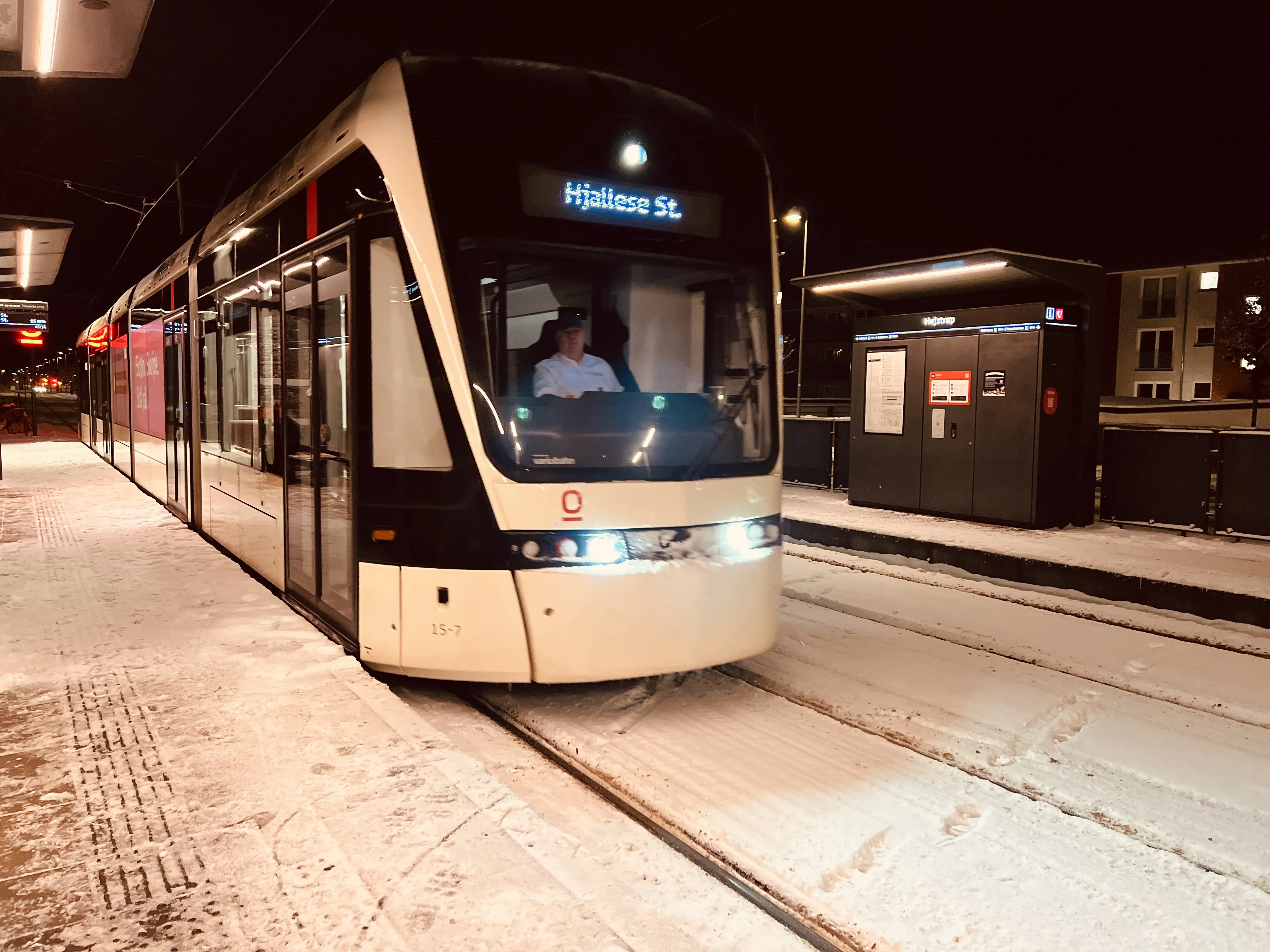 Billede af Odense Letbane togsæt 15 fotograferet ud for Højstrup Letbanestation.
