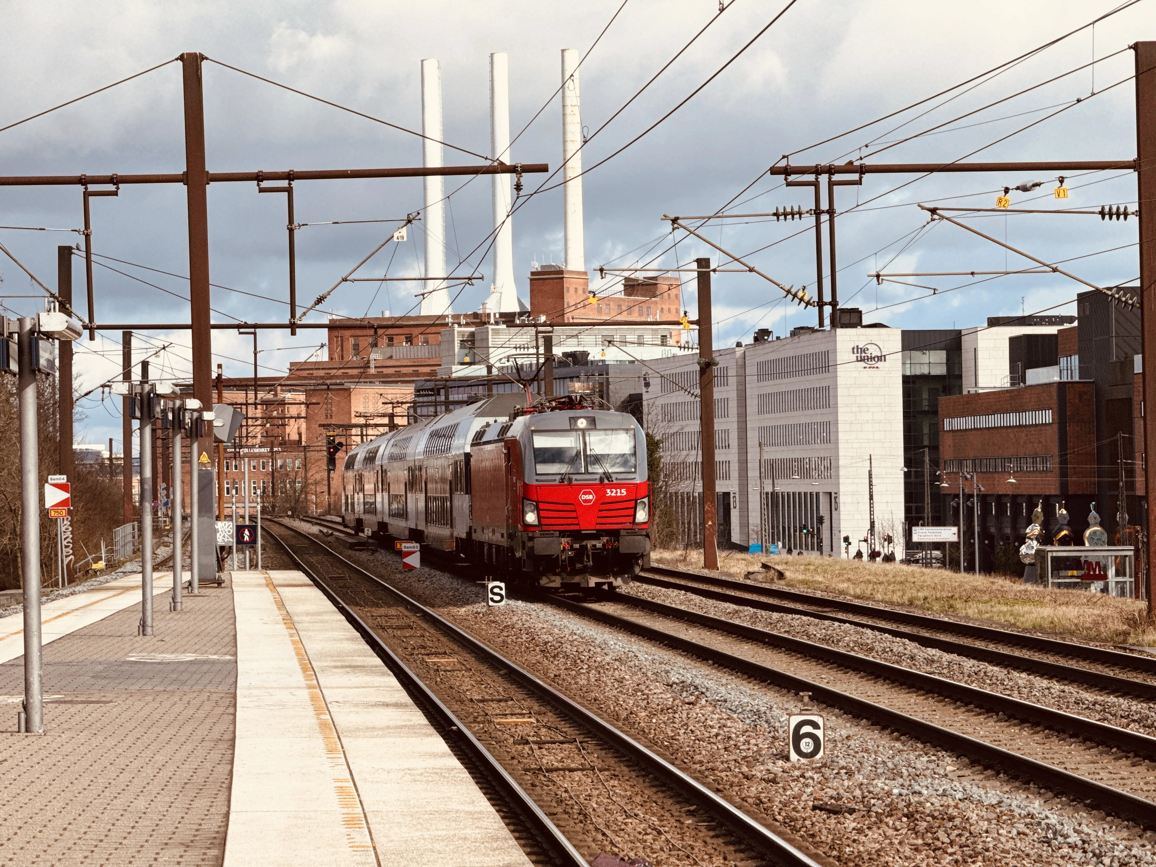 Billede af DSB EB 3215 fotograferet ud for Nordhavn S-togstrinbræt.