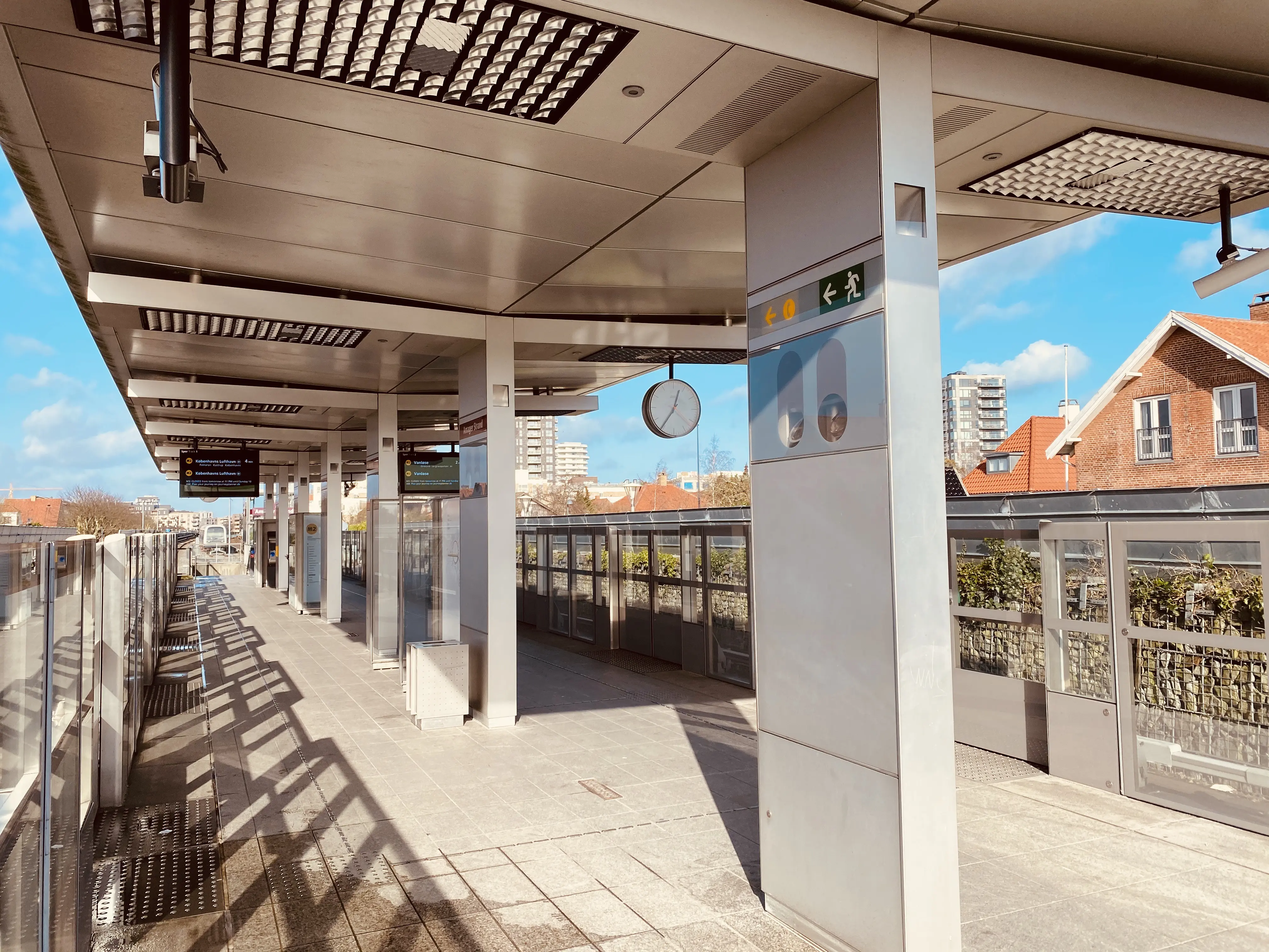 Amager Strand Metrostation ligger tæt på hvor Engvej Trinbræt oprindelig lå