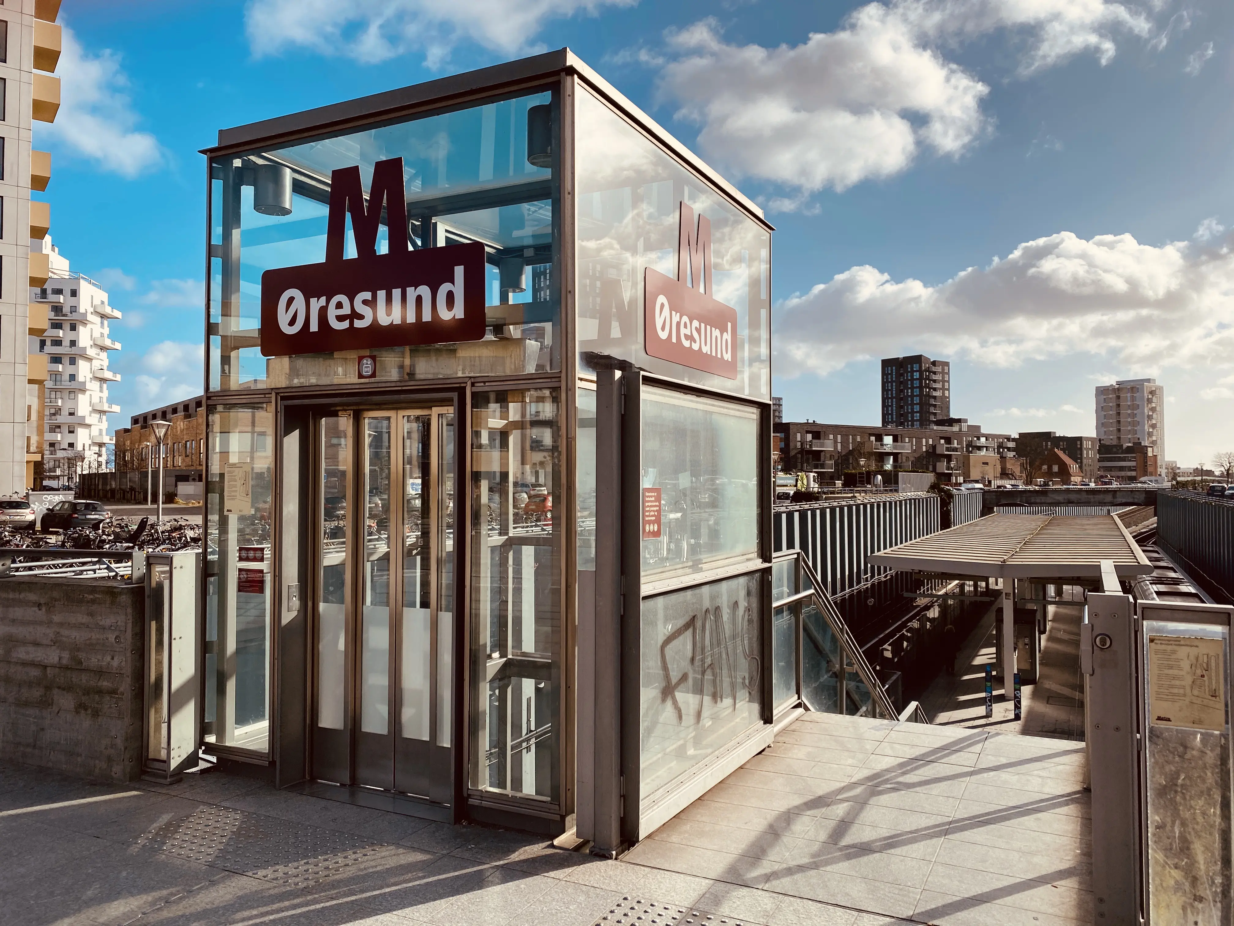 Øresund Metrostation ligger tæt på det sted, hvor Øresundsvej Station oprindelig var placeret.