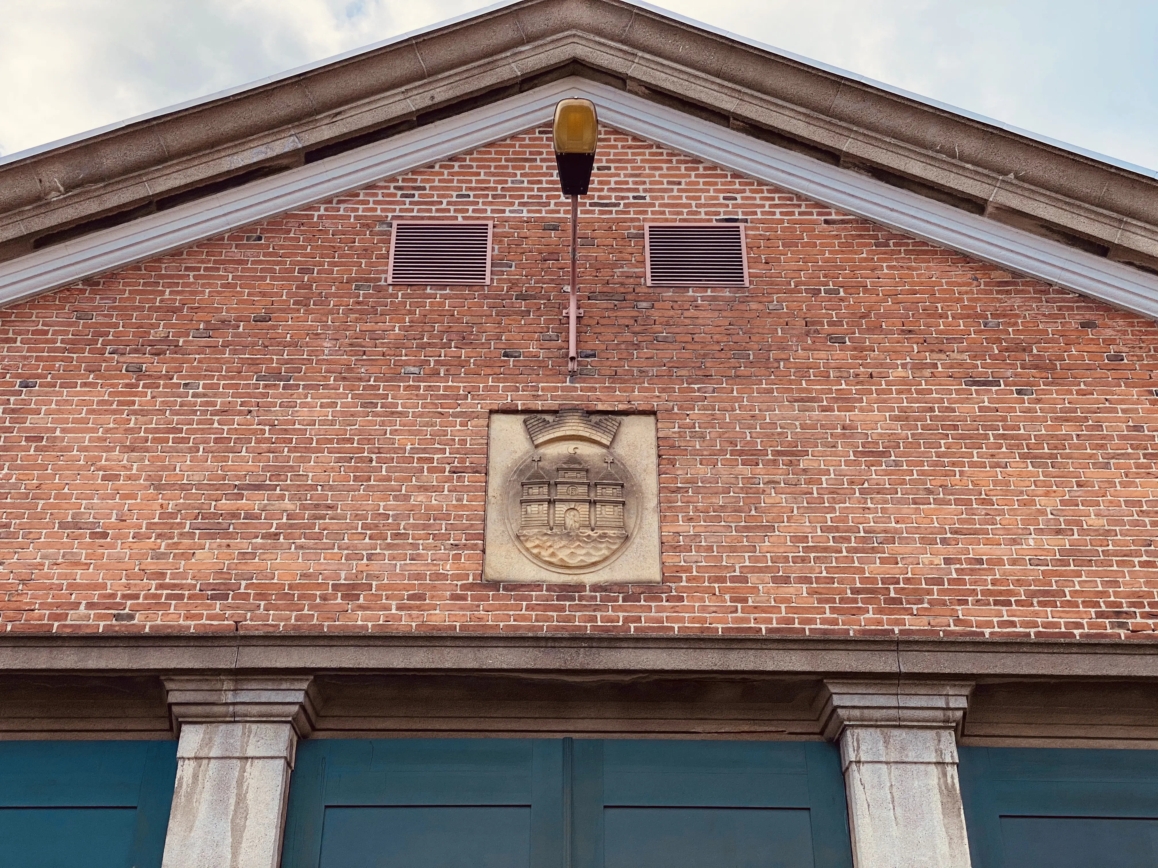 Billede af Sporvognsremisen ved Svanemøllen S-togsstation, som blev opført i 1911 og havde plads til 105 vogne.