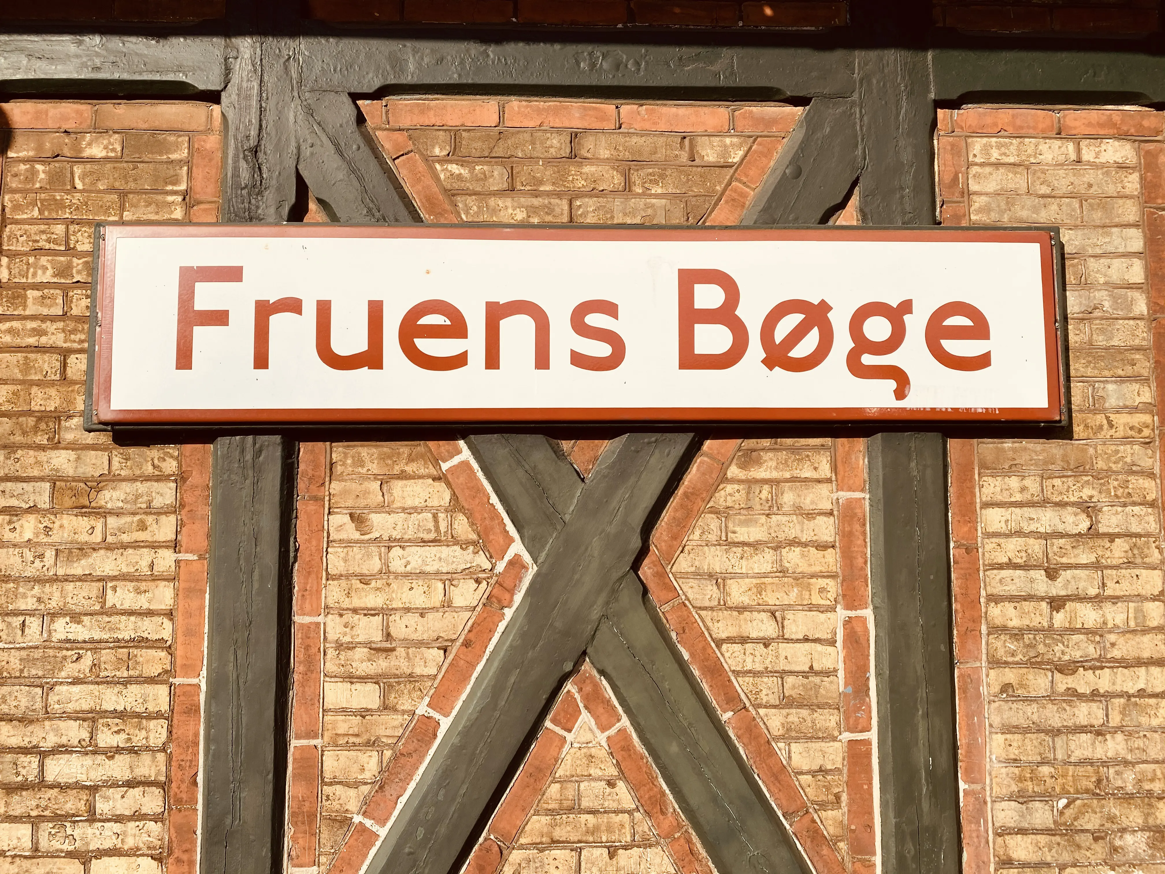 Fruens Bøge Station.