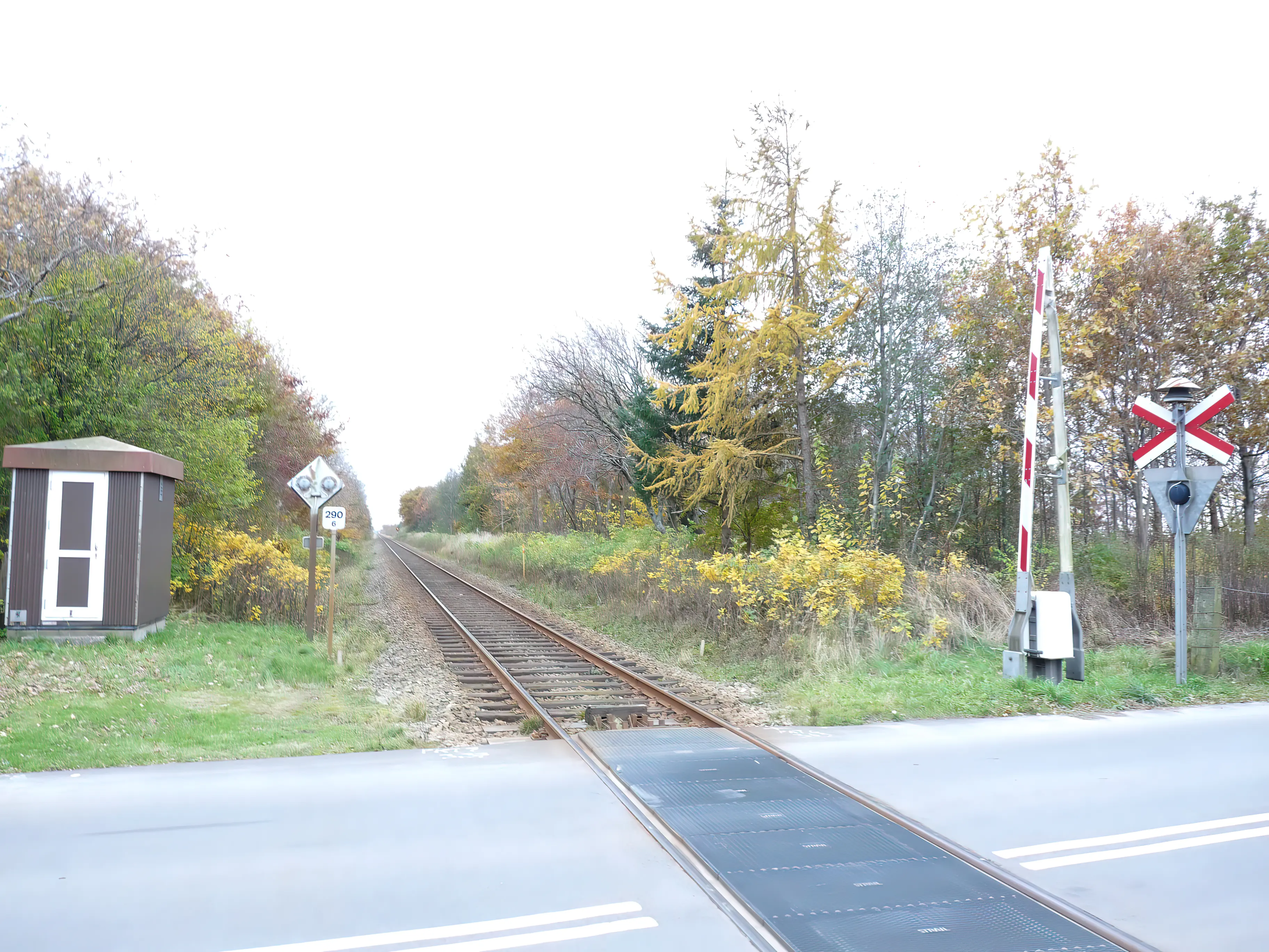 Billede af Hæstrup Trinbræt er nedrevet, men den har ligget her til højre for sporet.