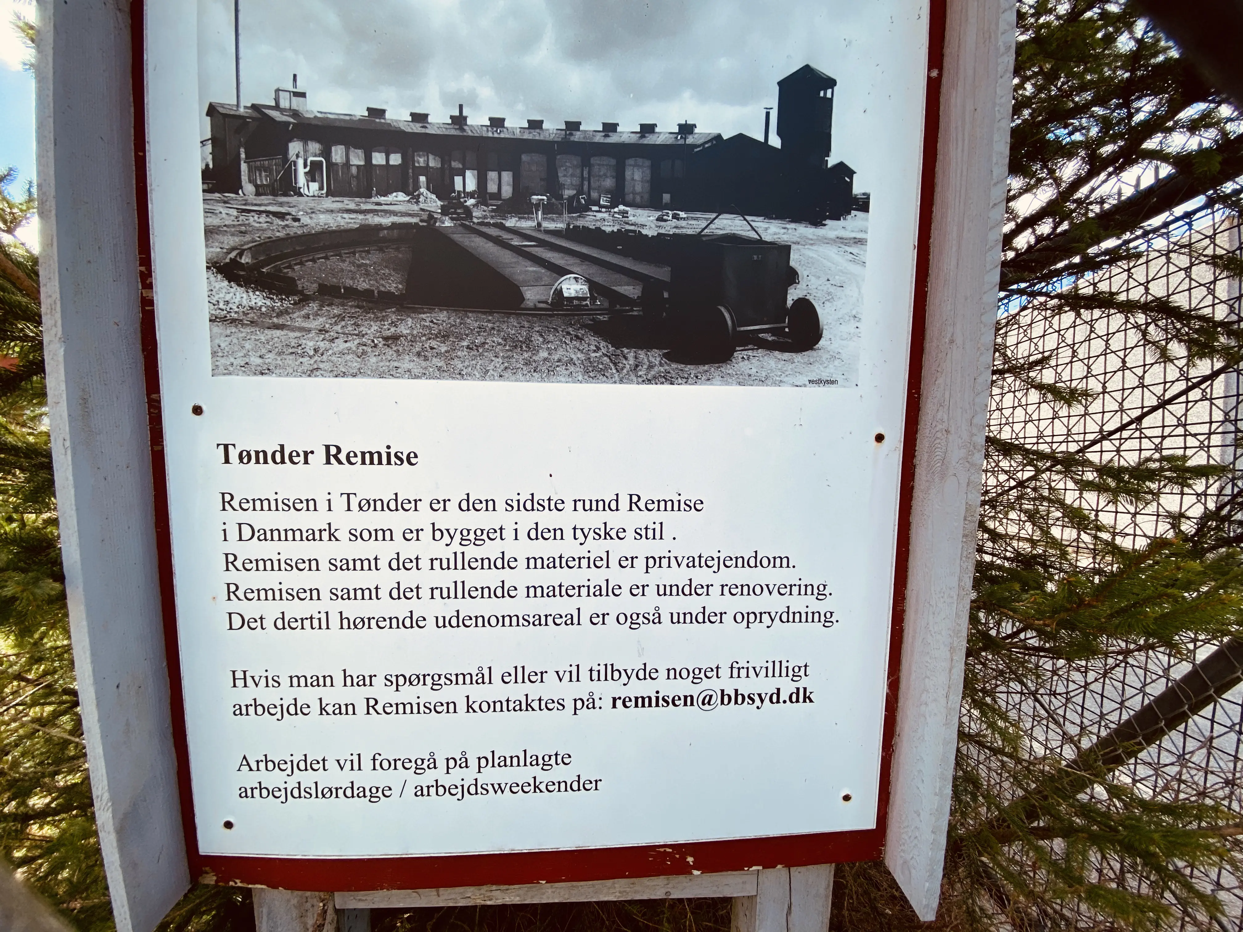 Billede af Tønder H Stations remise.