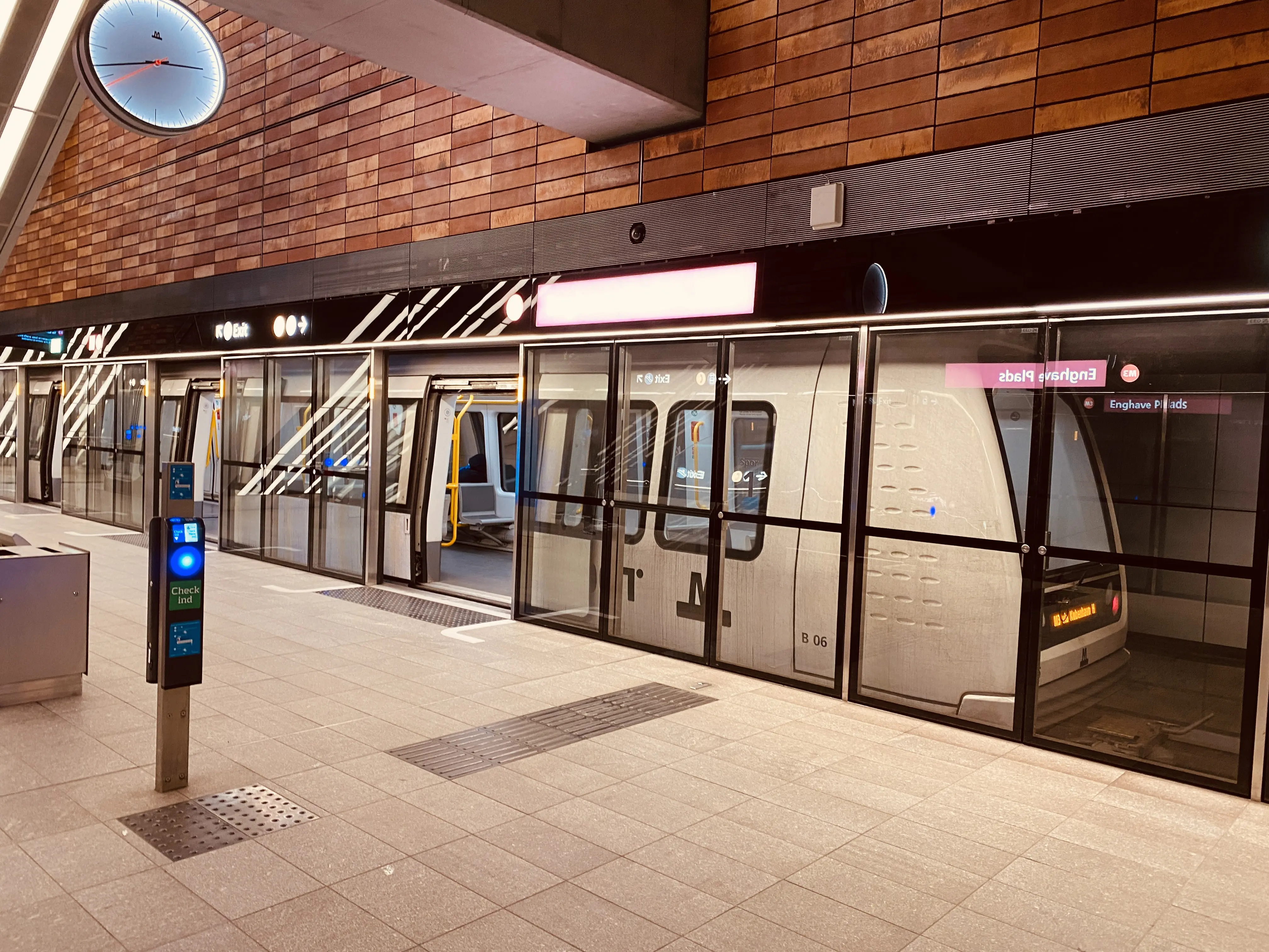 Billede af Enghave Plads Metrostation.