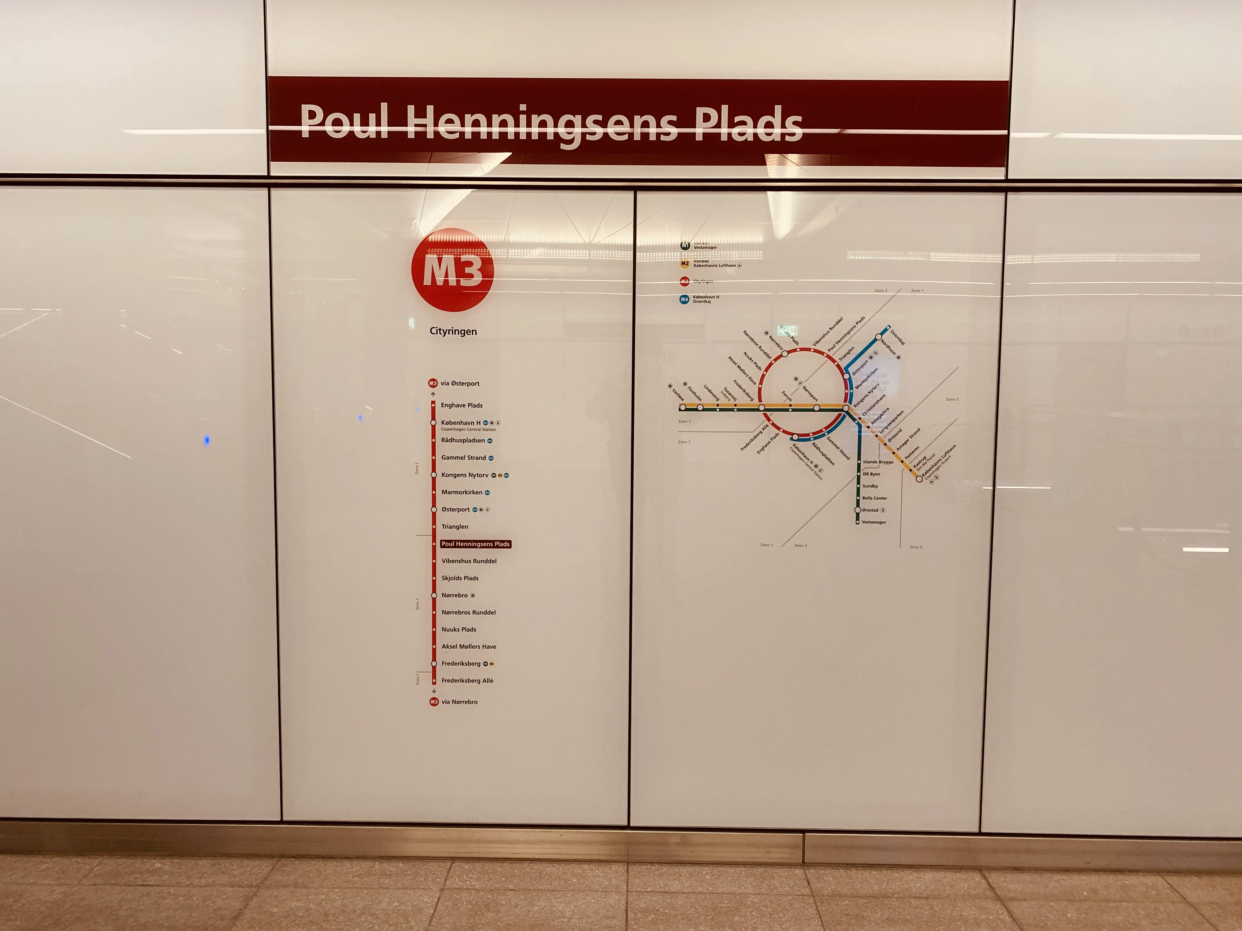 Billede af Poul Henningsens Plads Metrostation.