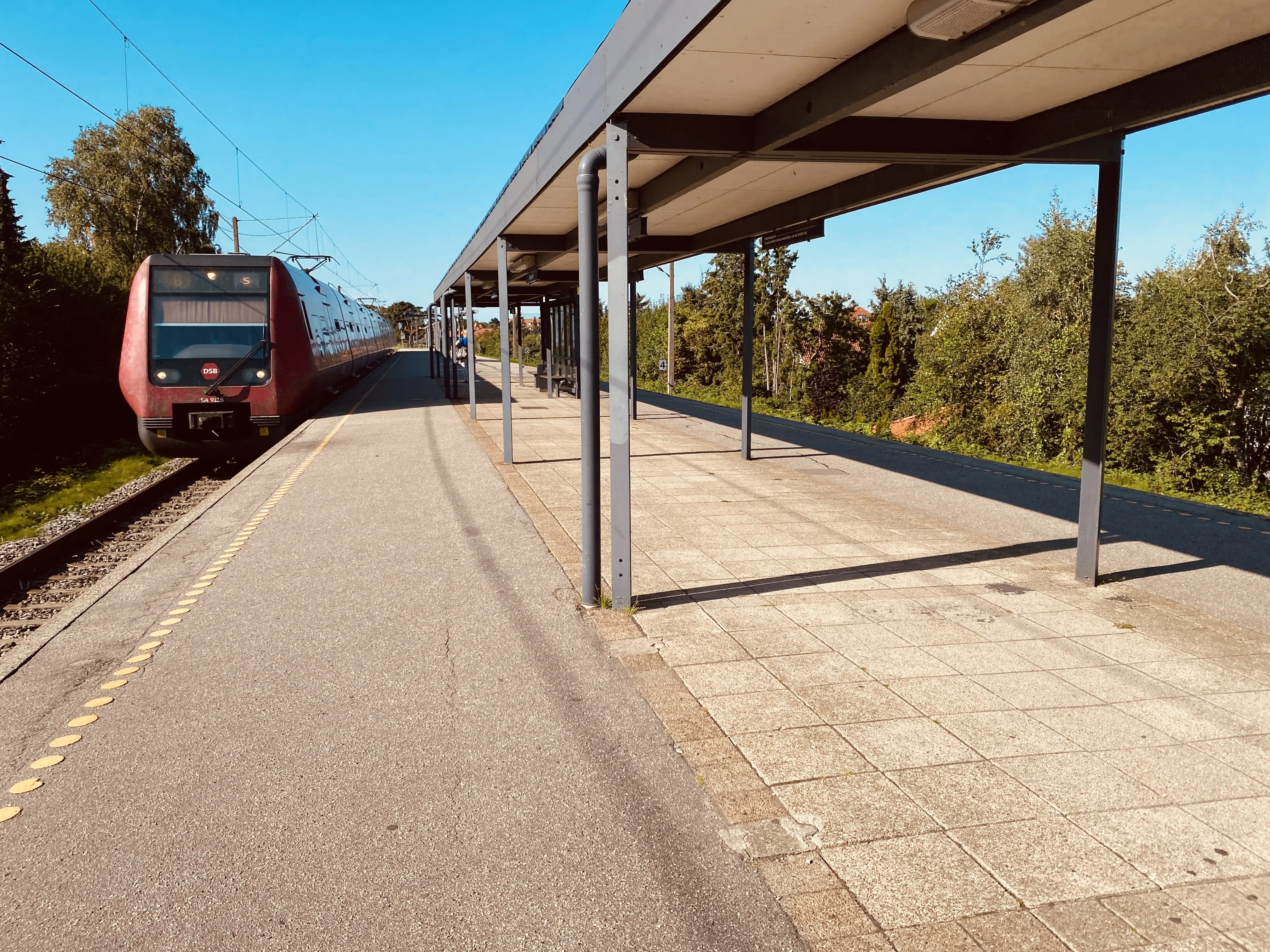 Billede af tog ud for Dyssegård S-togstrinbræt.