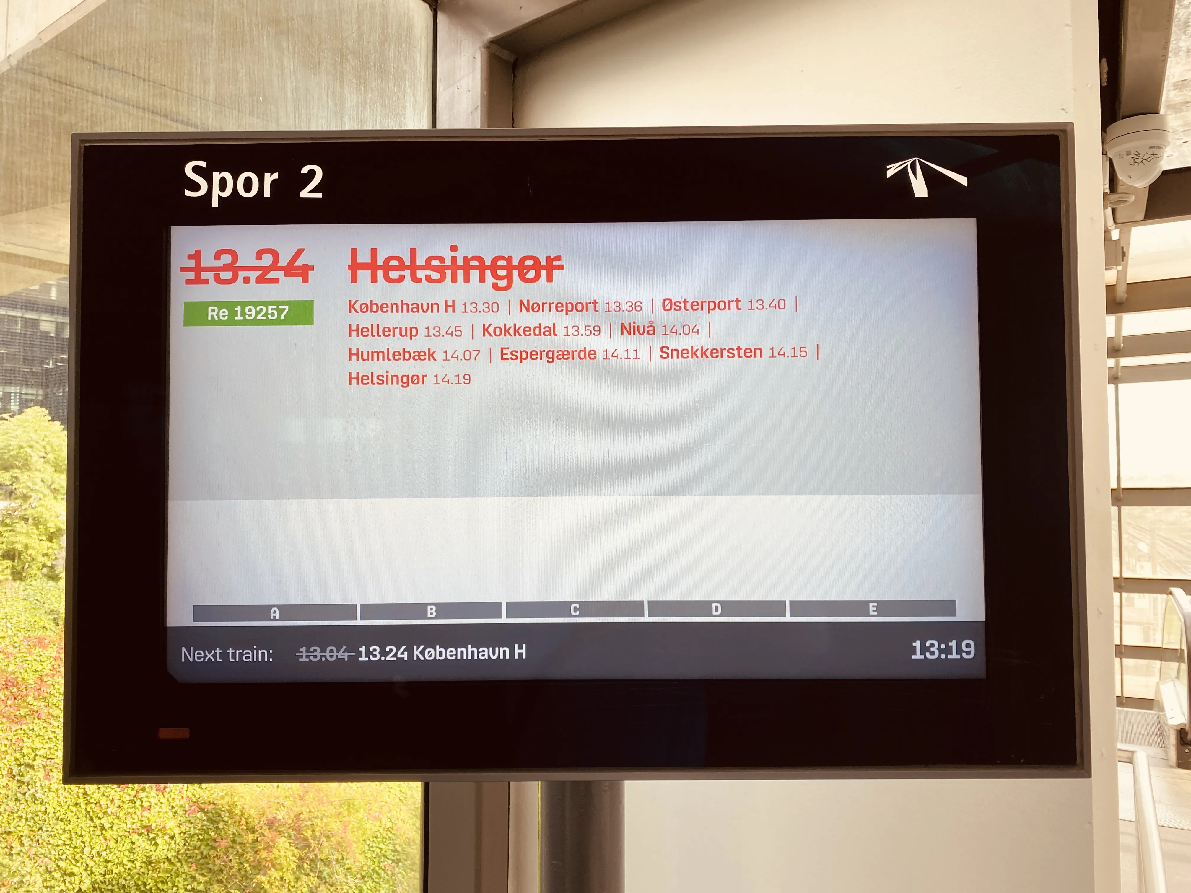 Billede af afgangstavle på Ørestad Station.