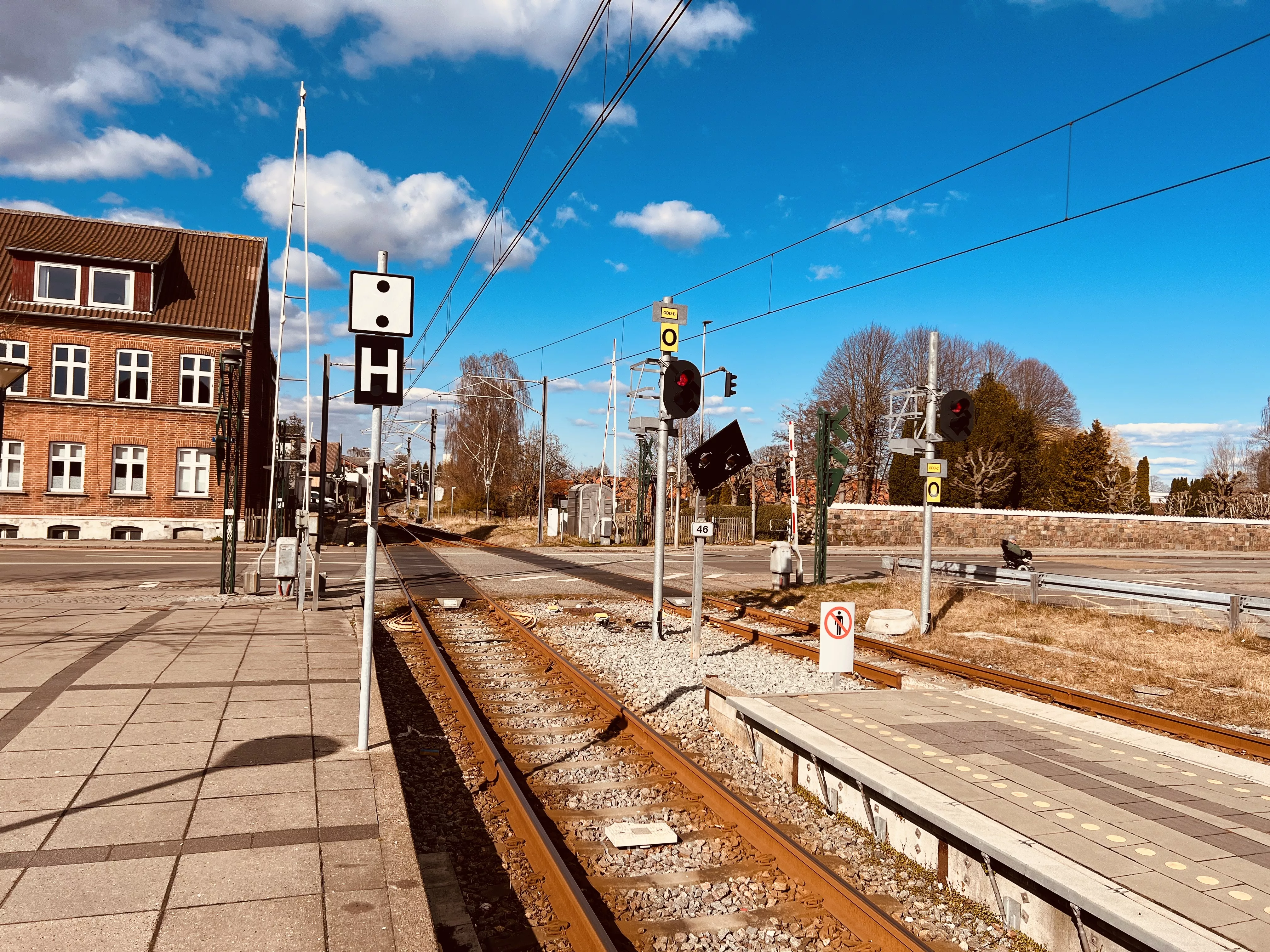 Billede af signalerne ved Odder Letbanestations ind og udkørsel.