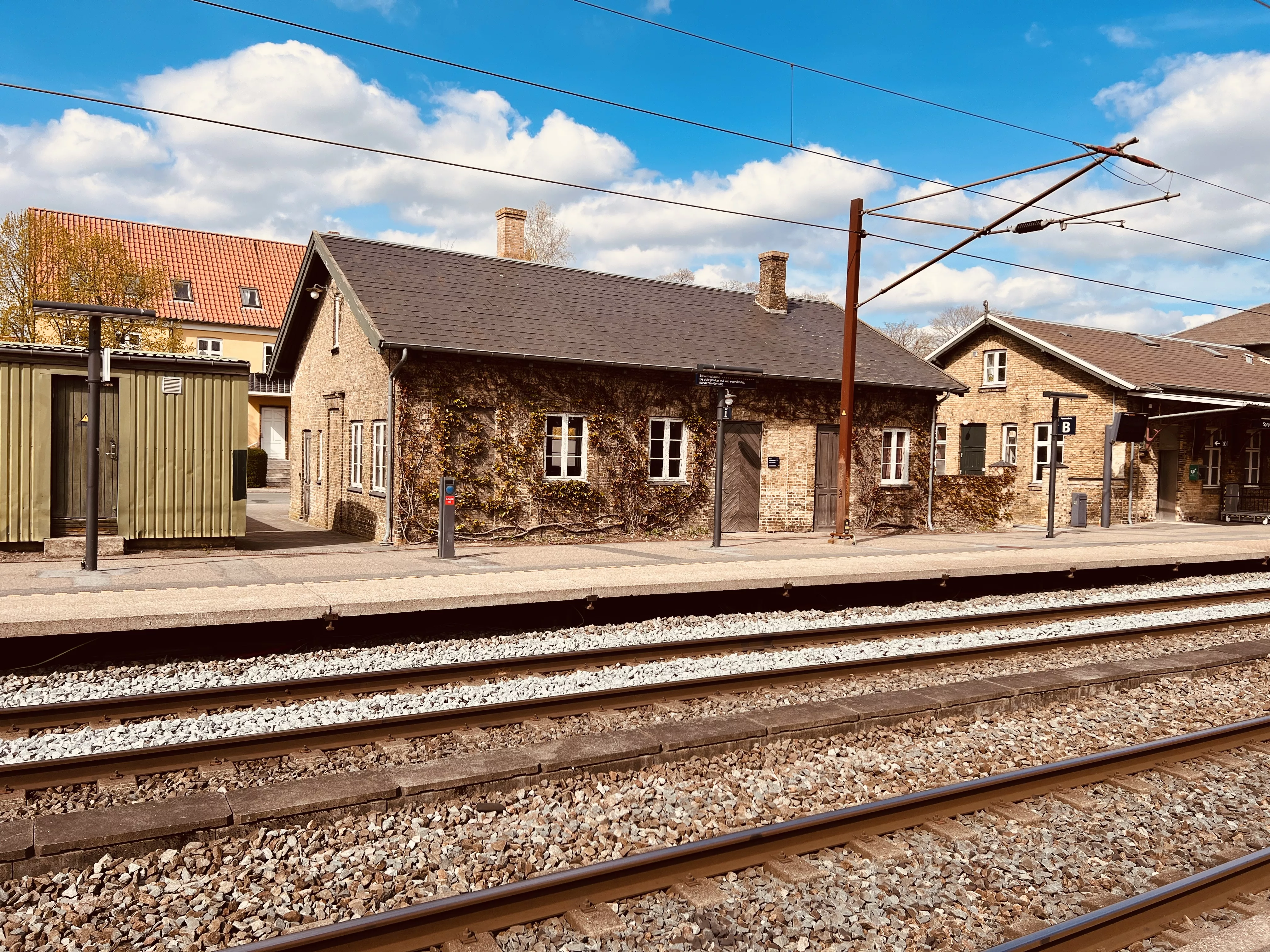 Billede af Sorø Stations varehus.