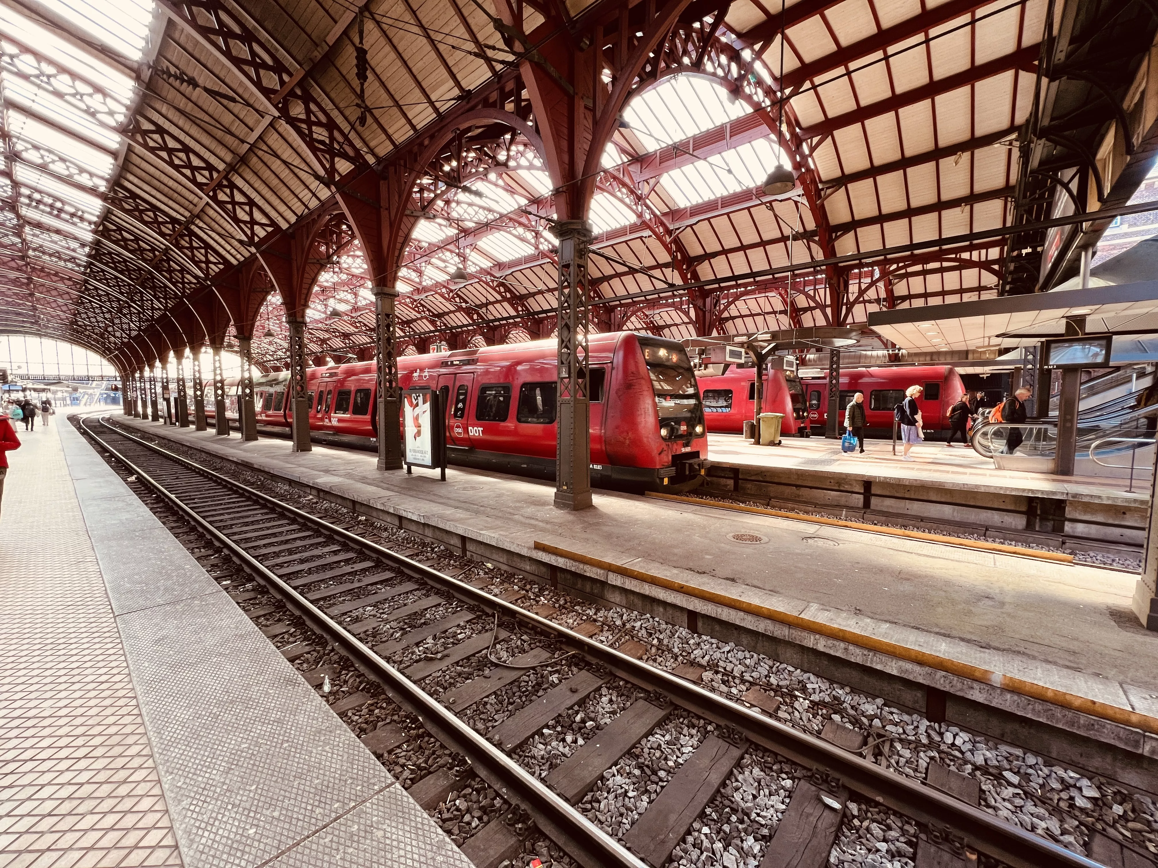 Billede af DSB SA 8183 fotograferet ud for København Hovedbanegård.