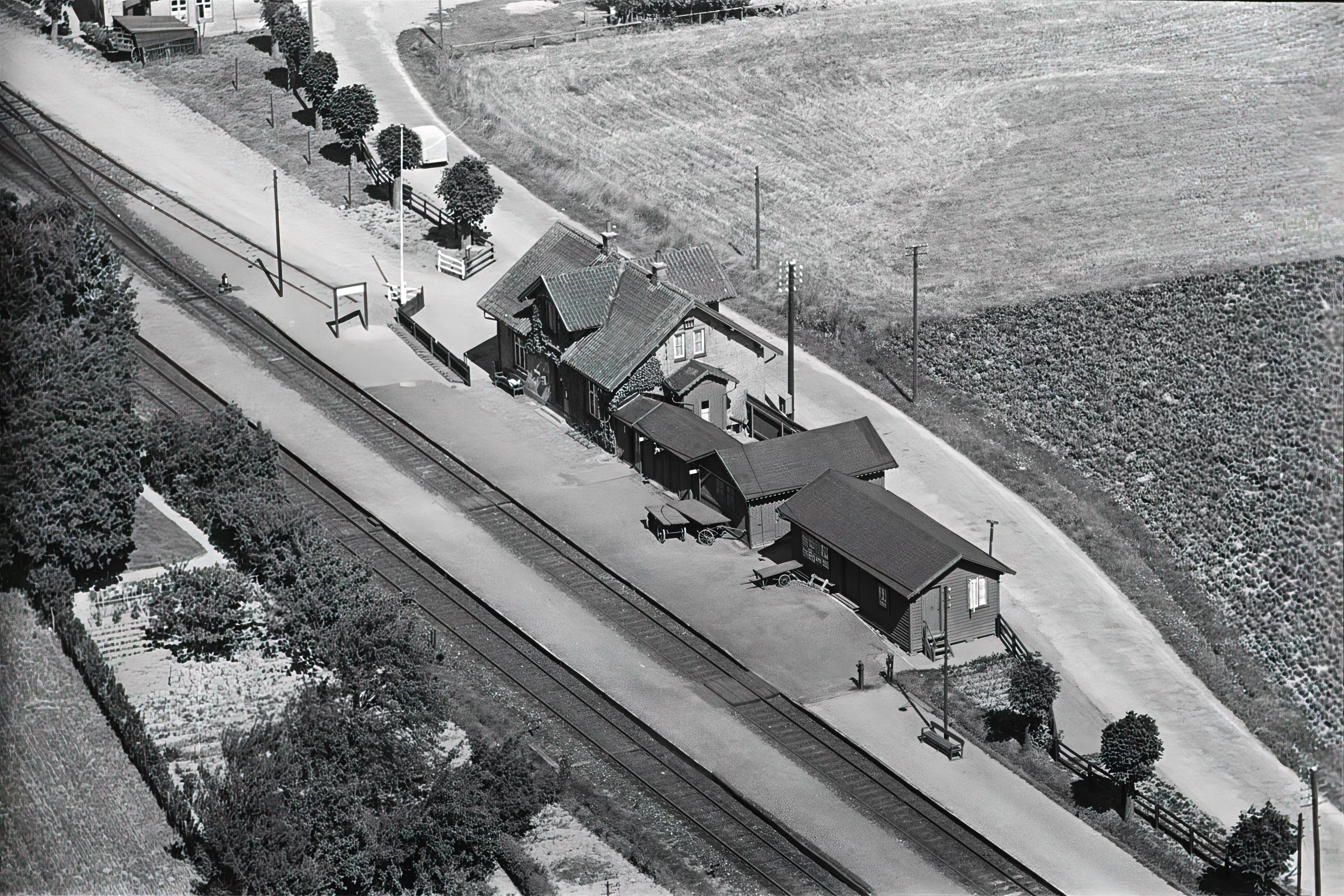 Billede af Tingsted Station kort før ombygningen i 1951.