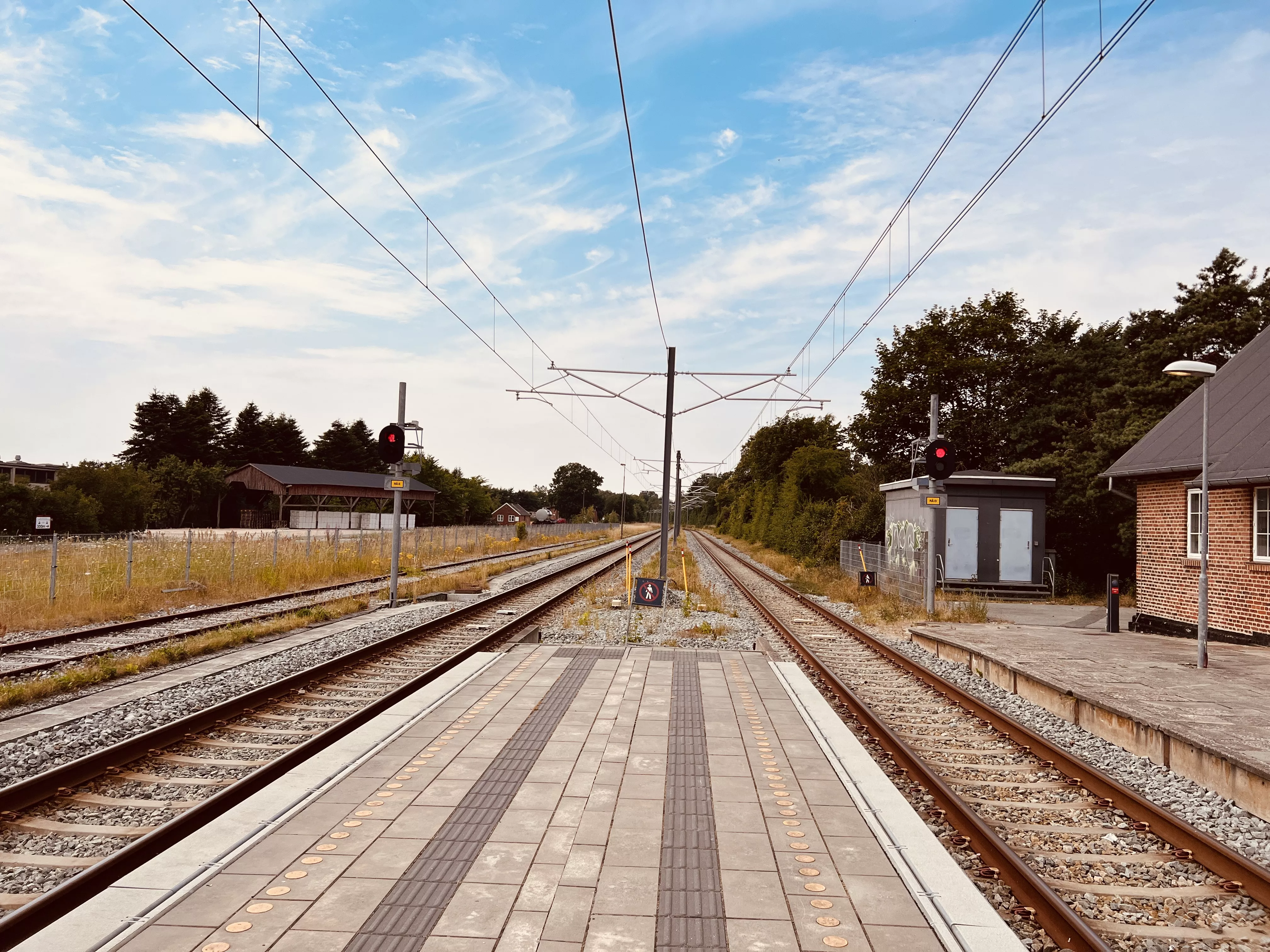 Billede af Ryomgård Letbanestations ind og udkørsel.