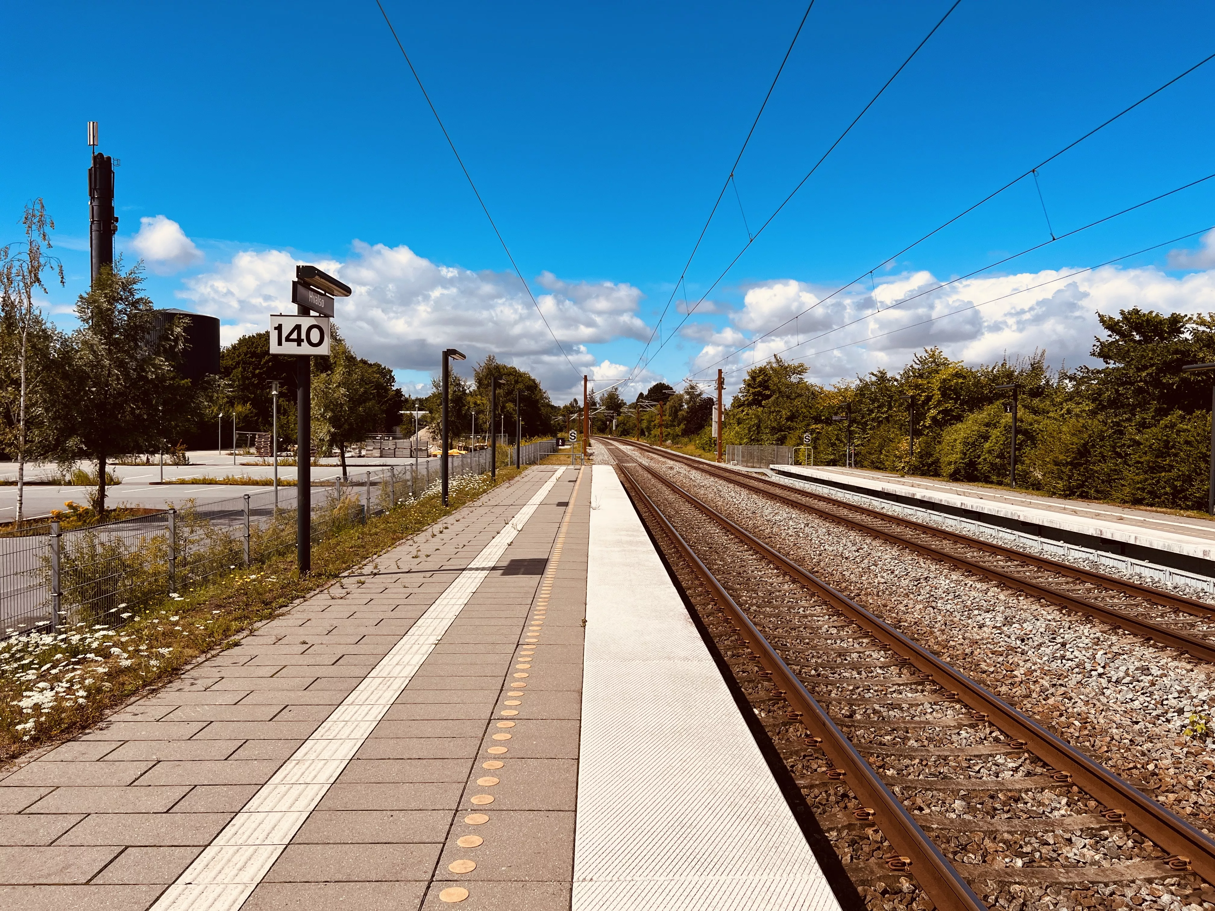 Billede af Hvalsø Stations ind og udkørsel.