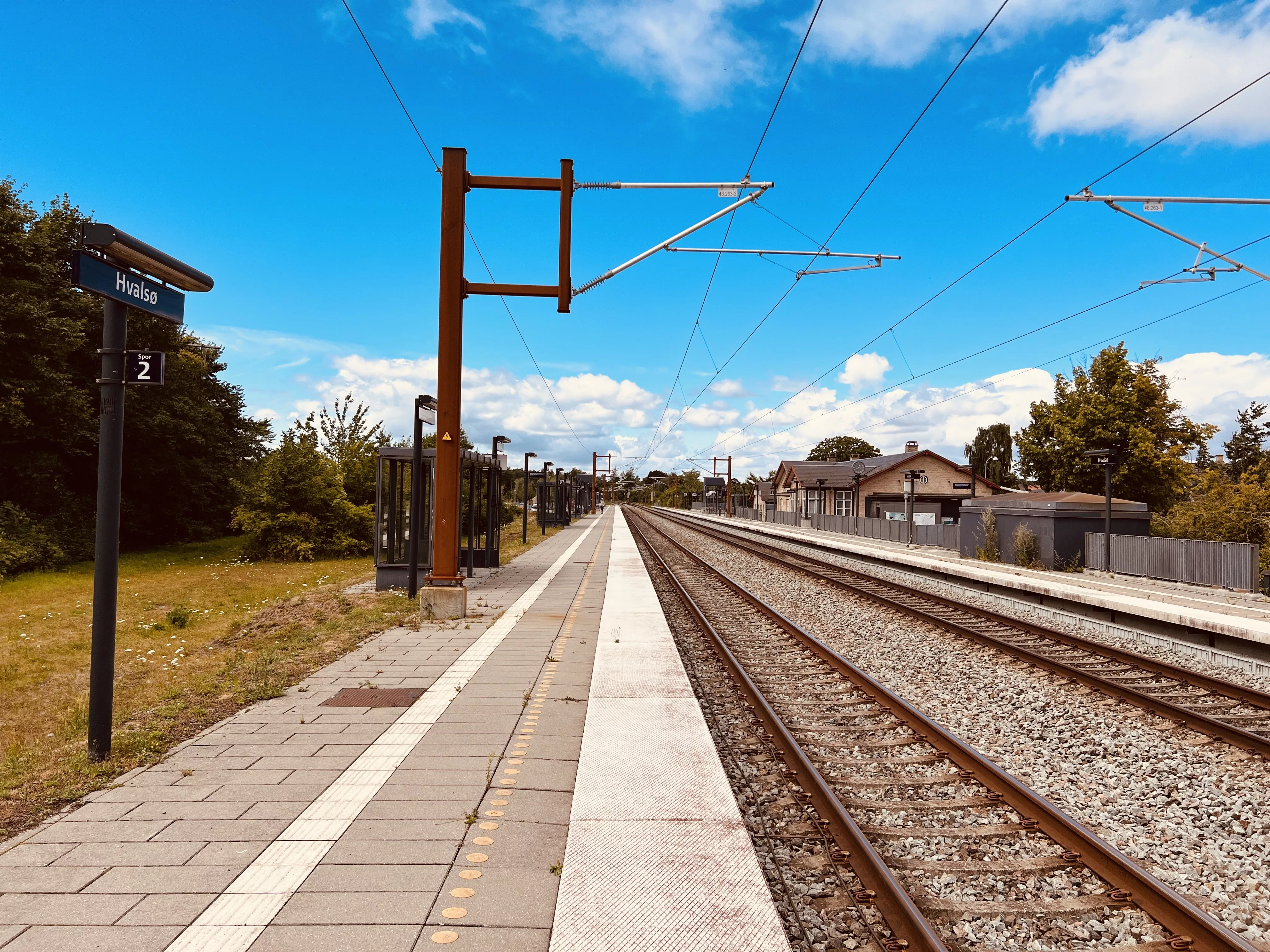 Billede af Hvalsø Stations ind og udkørsel.