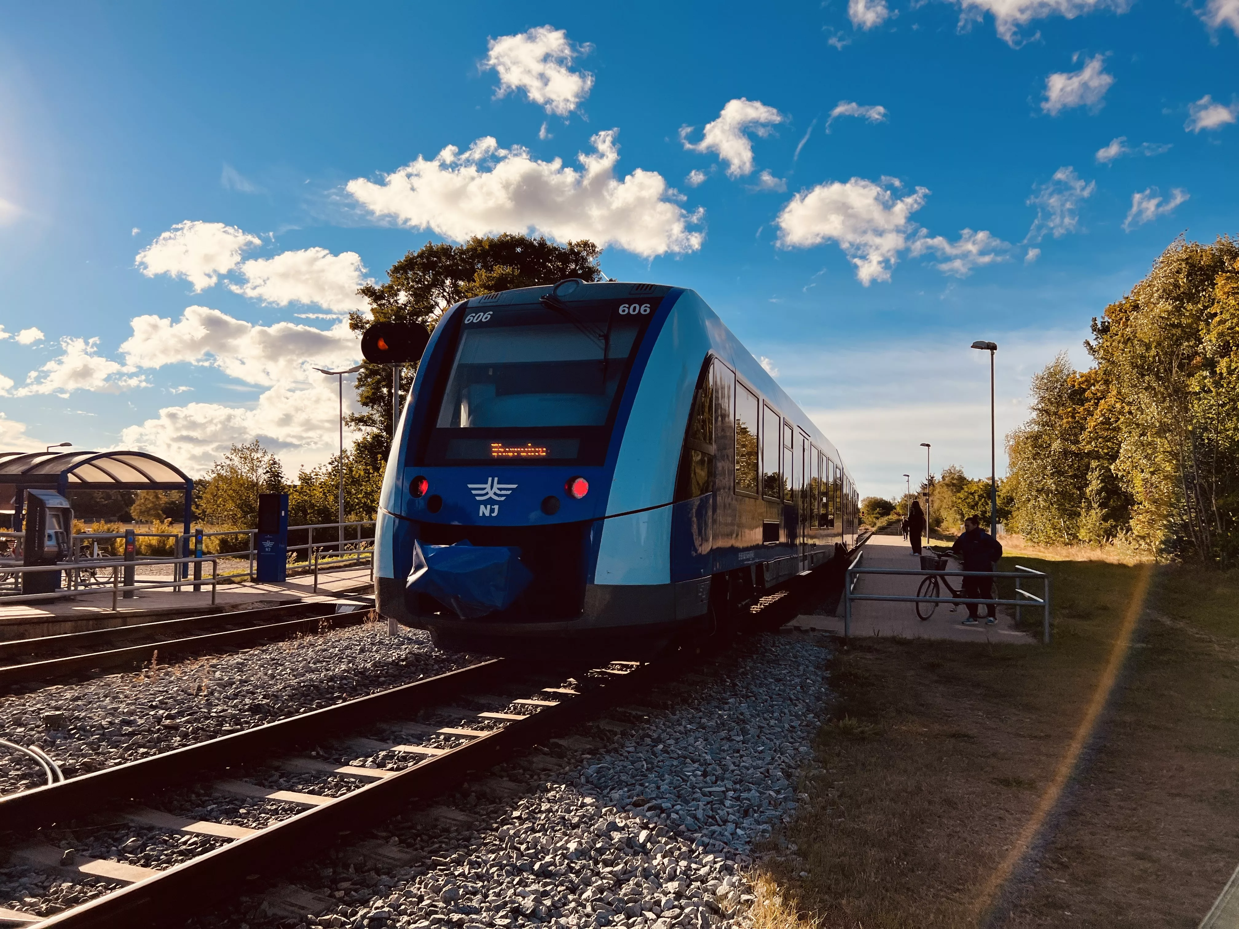 Billede af tog ud for Jerup Trinbræt.