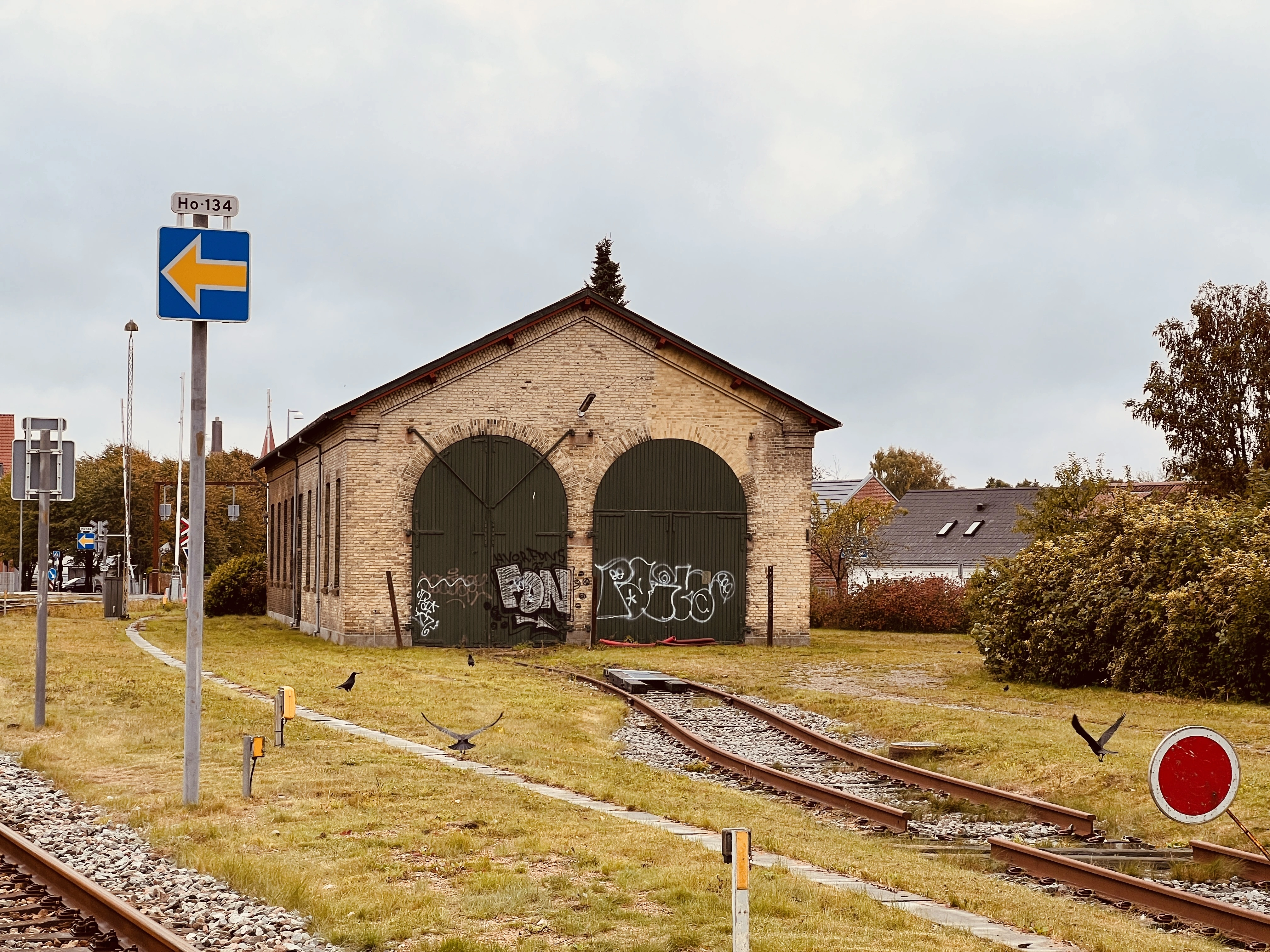 Billede af Holstebro Stations remise.