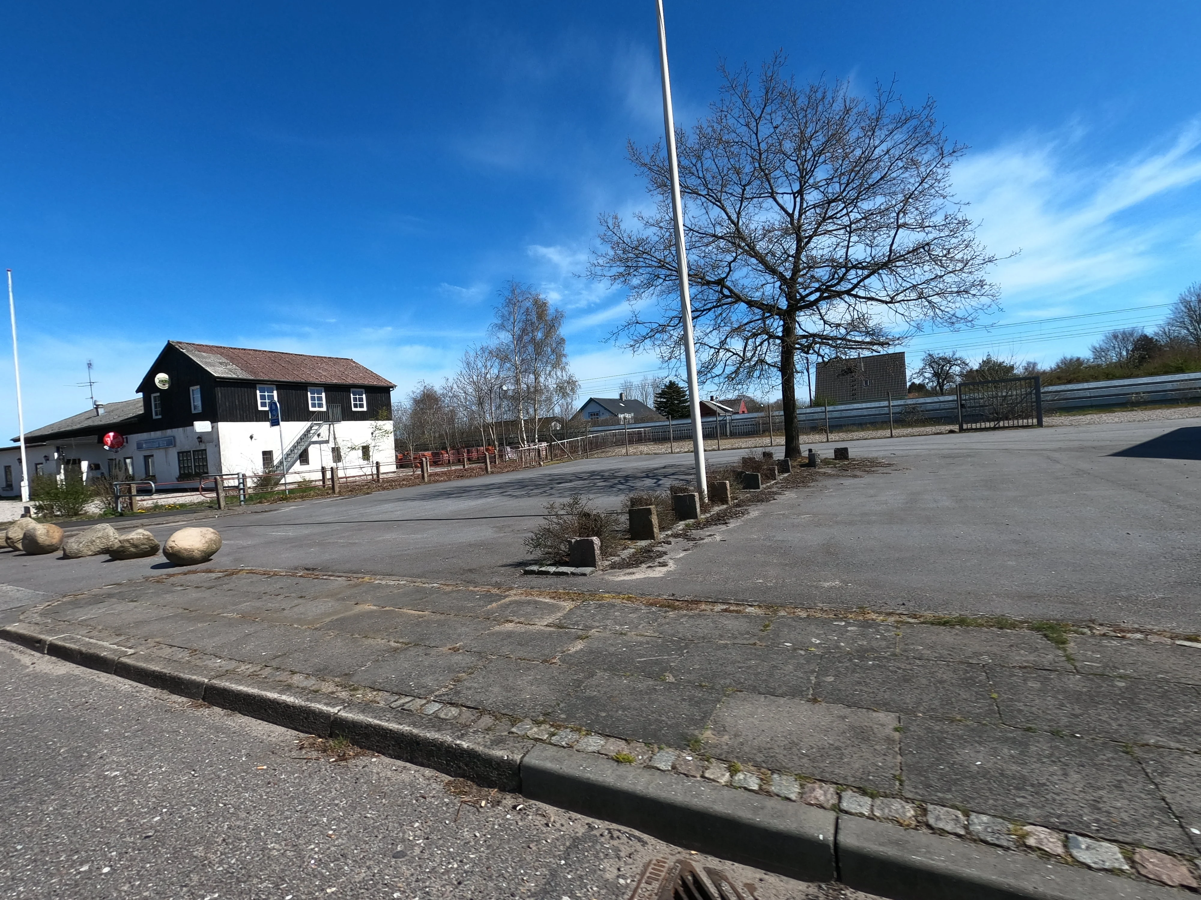 Billede af Hovslund Stationsby Trinbræt - Trinbræt er nedrevet, men Hovslund Stationsby Trinbræt har ligget her.