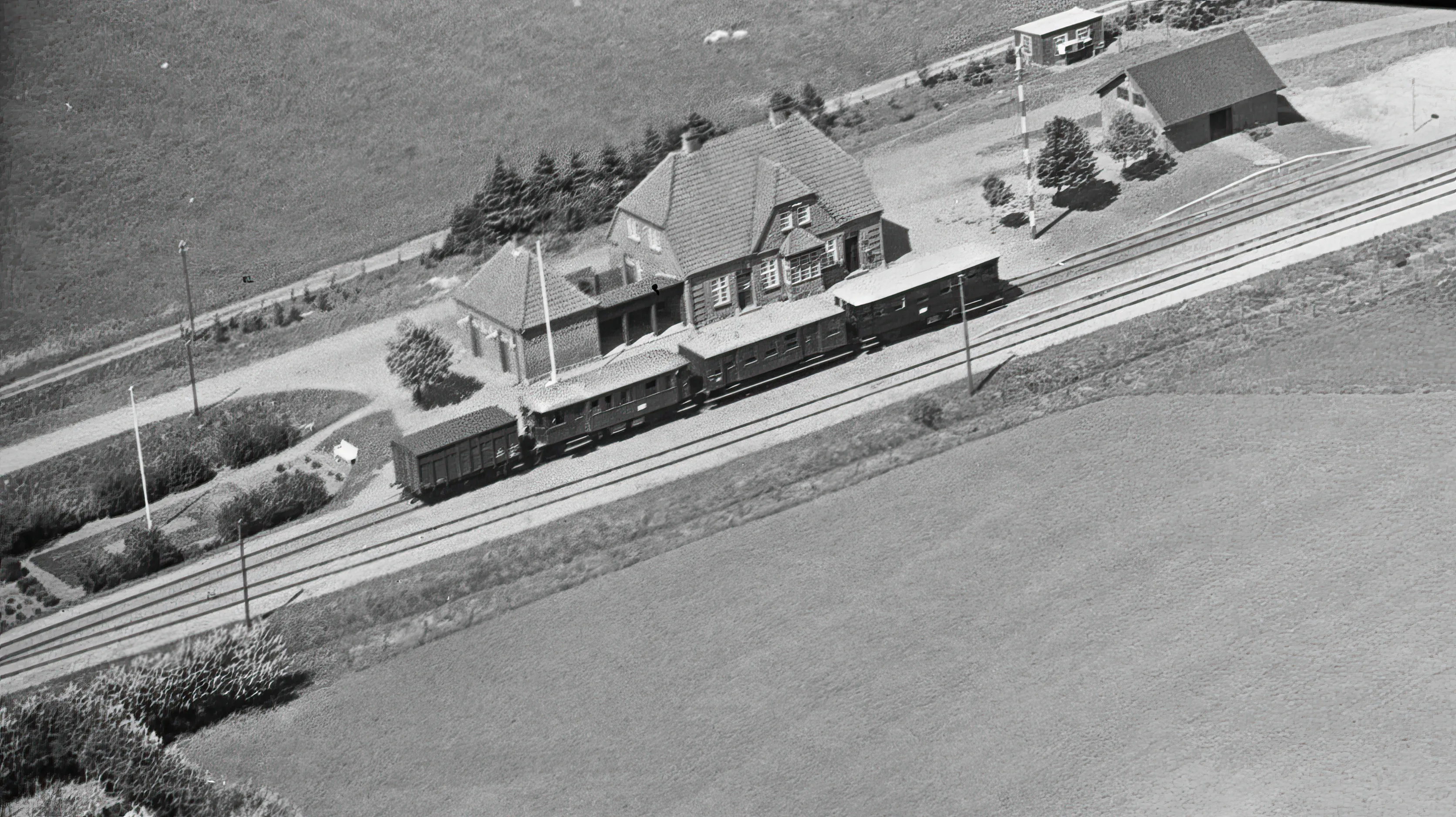 Billede af tog ud for Øster Bording Station.