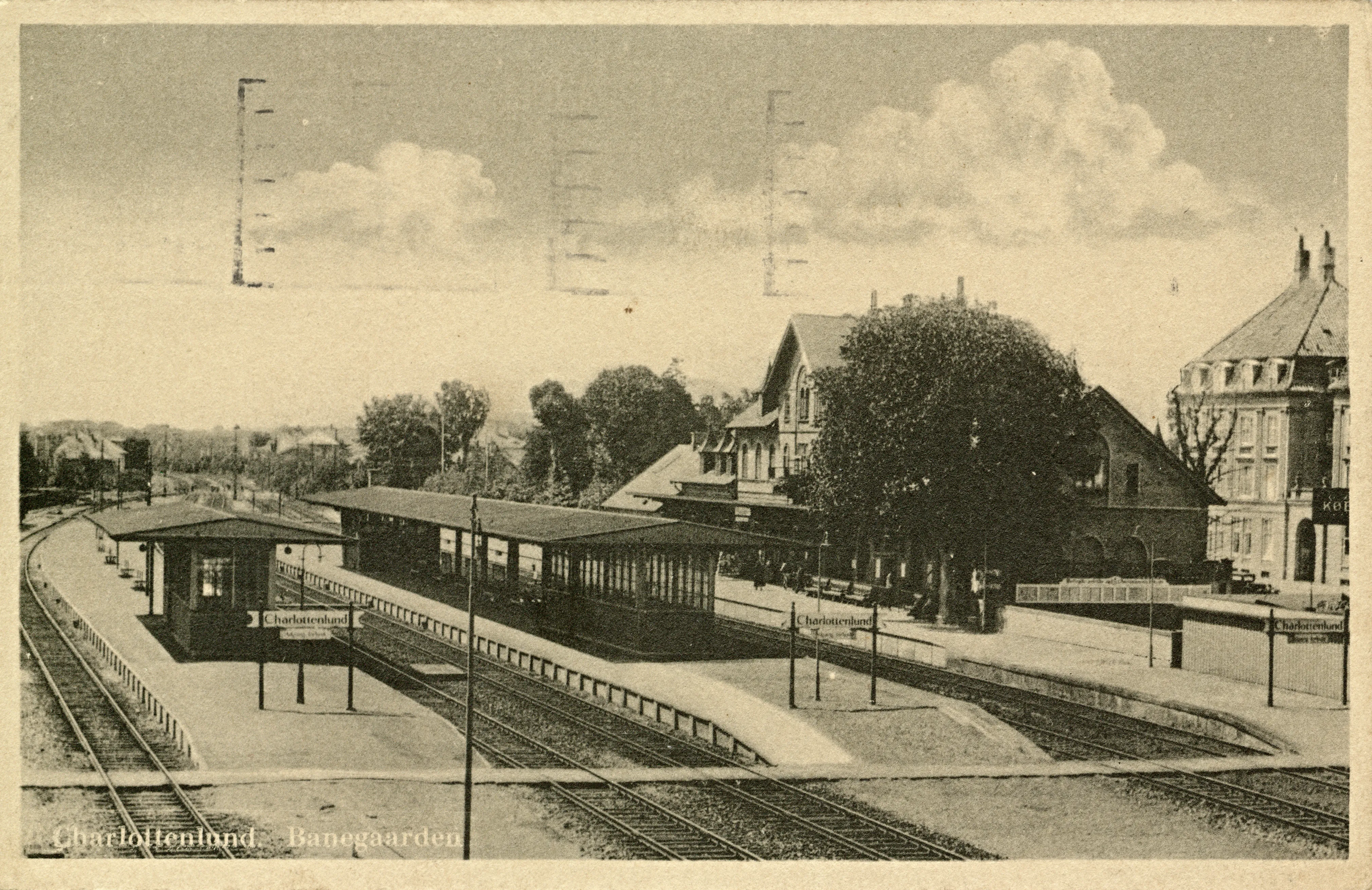 Postkort af Charlottenlund Station.