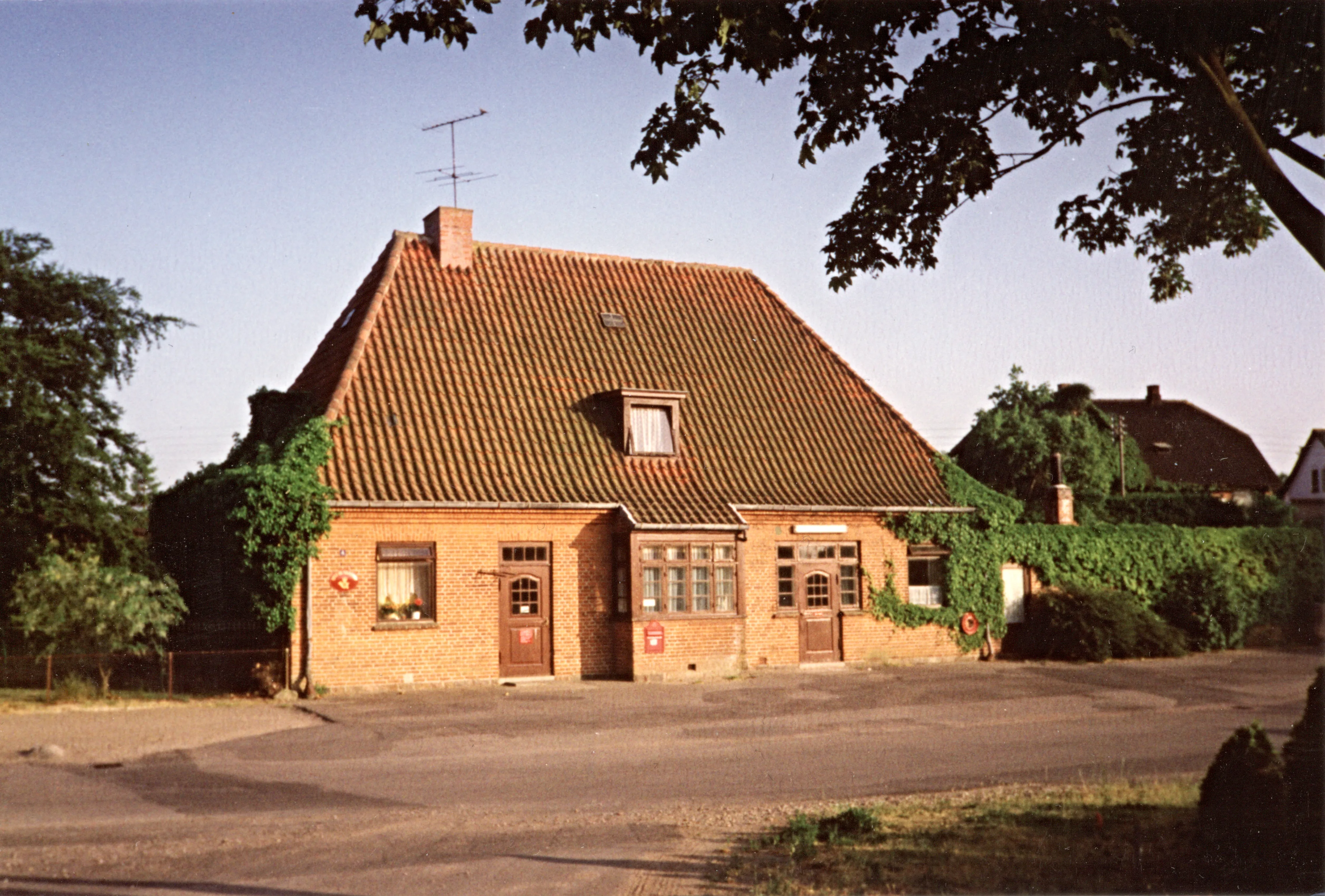 Postkort med Eskebjerg Station.