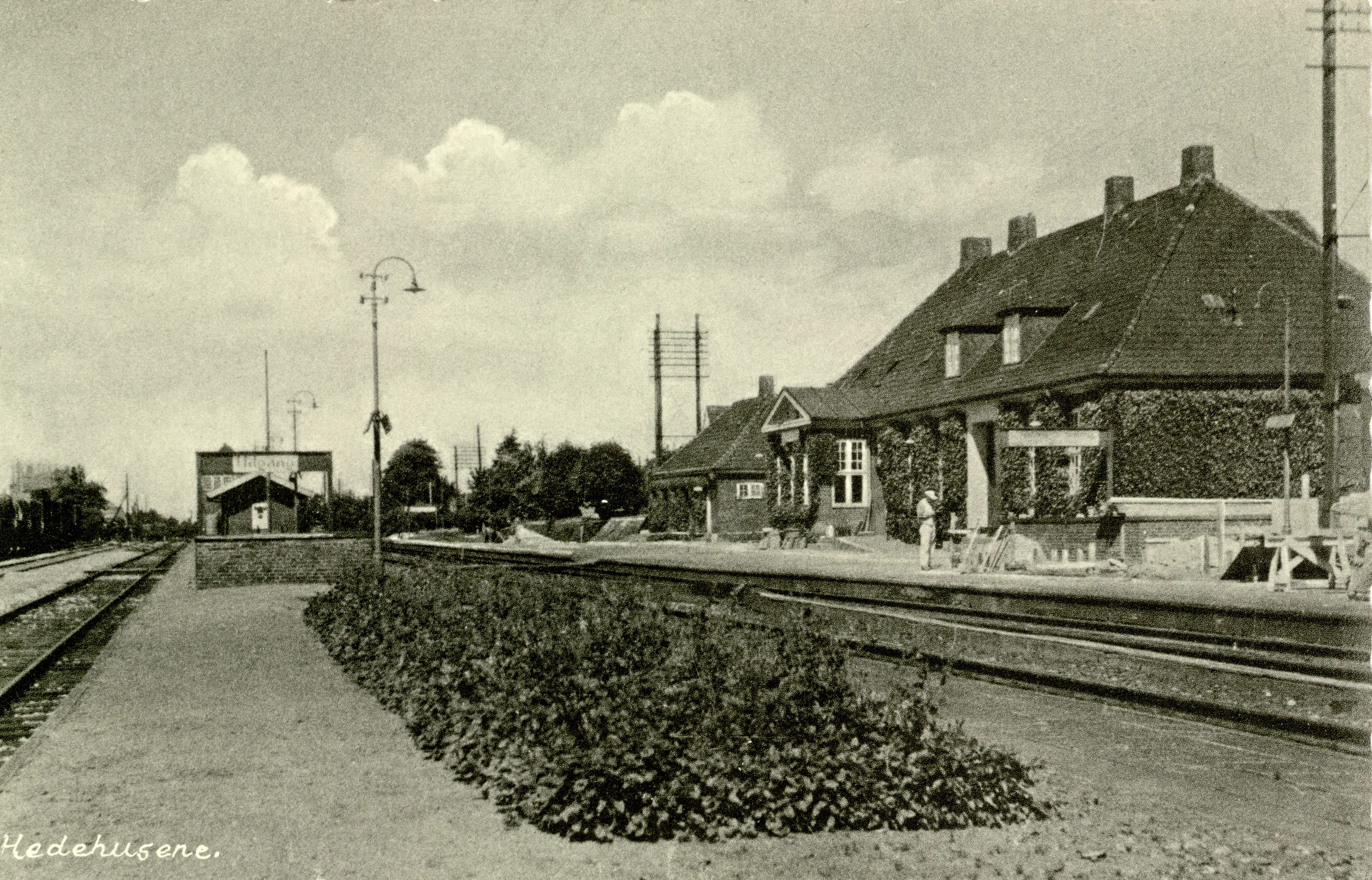 Postkort med Hedehusene Station.