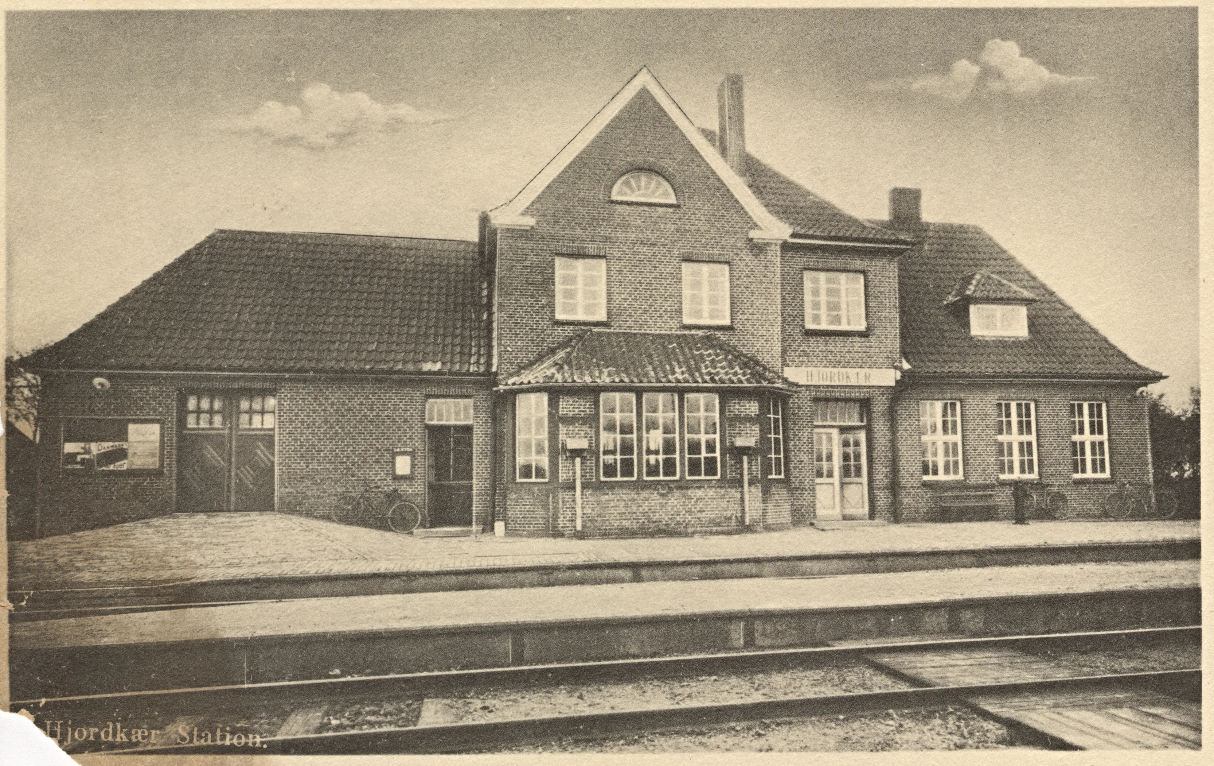 Postkort med Hjordkær Station.