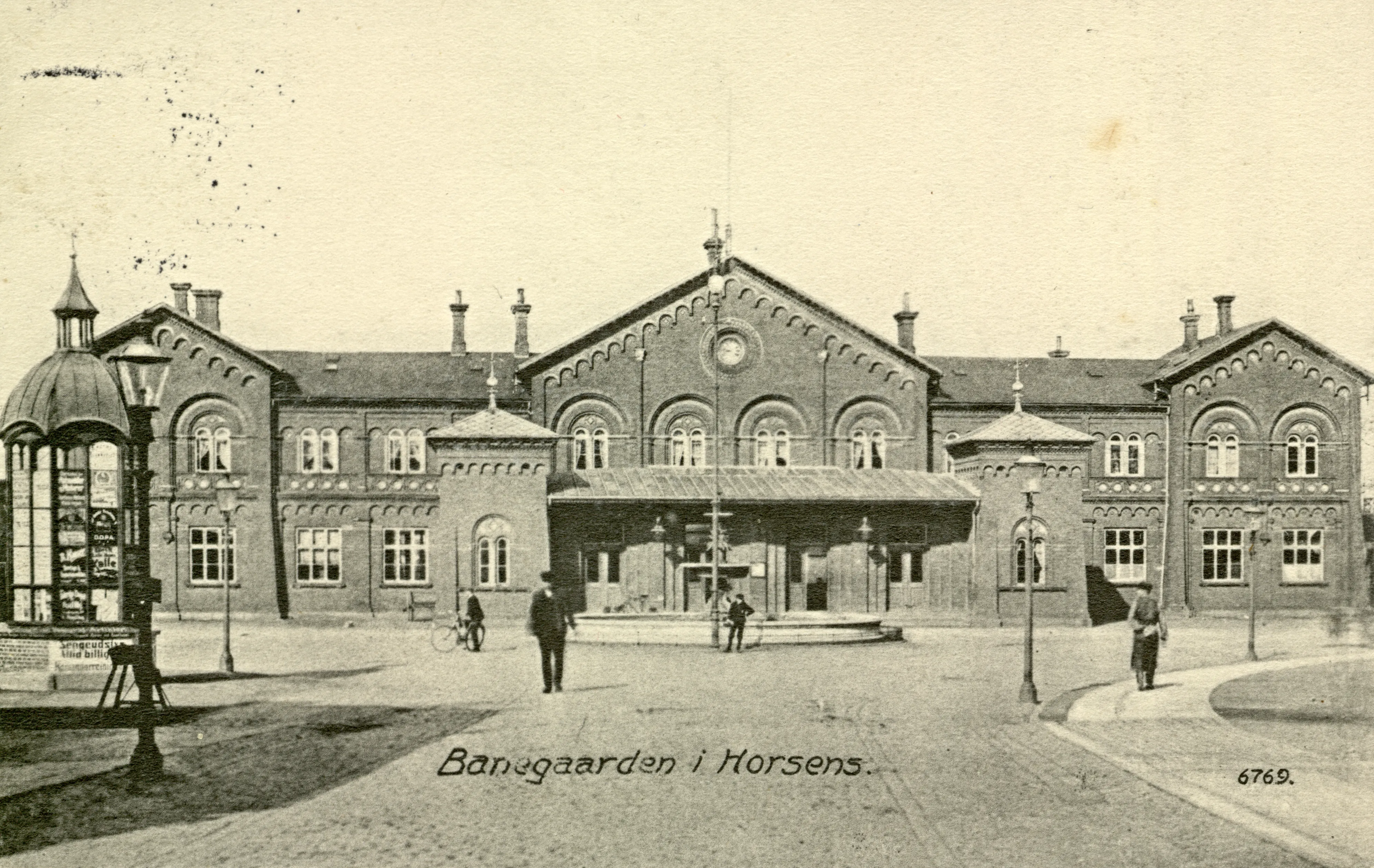 Postkort med Horsens Banegård.