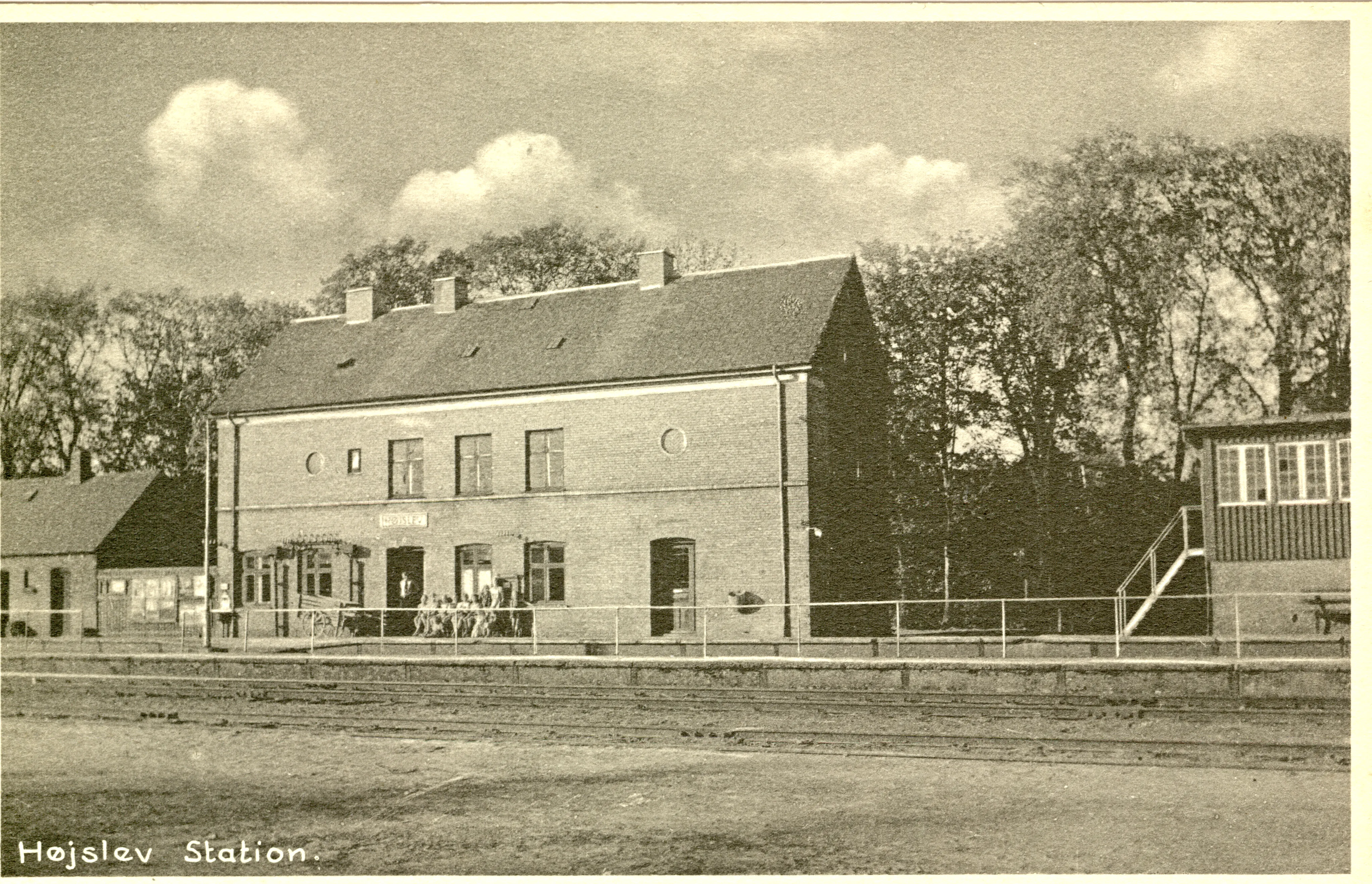 Postkort med Højslev Station.