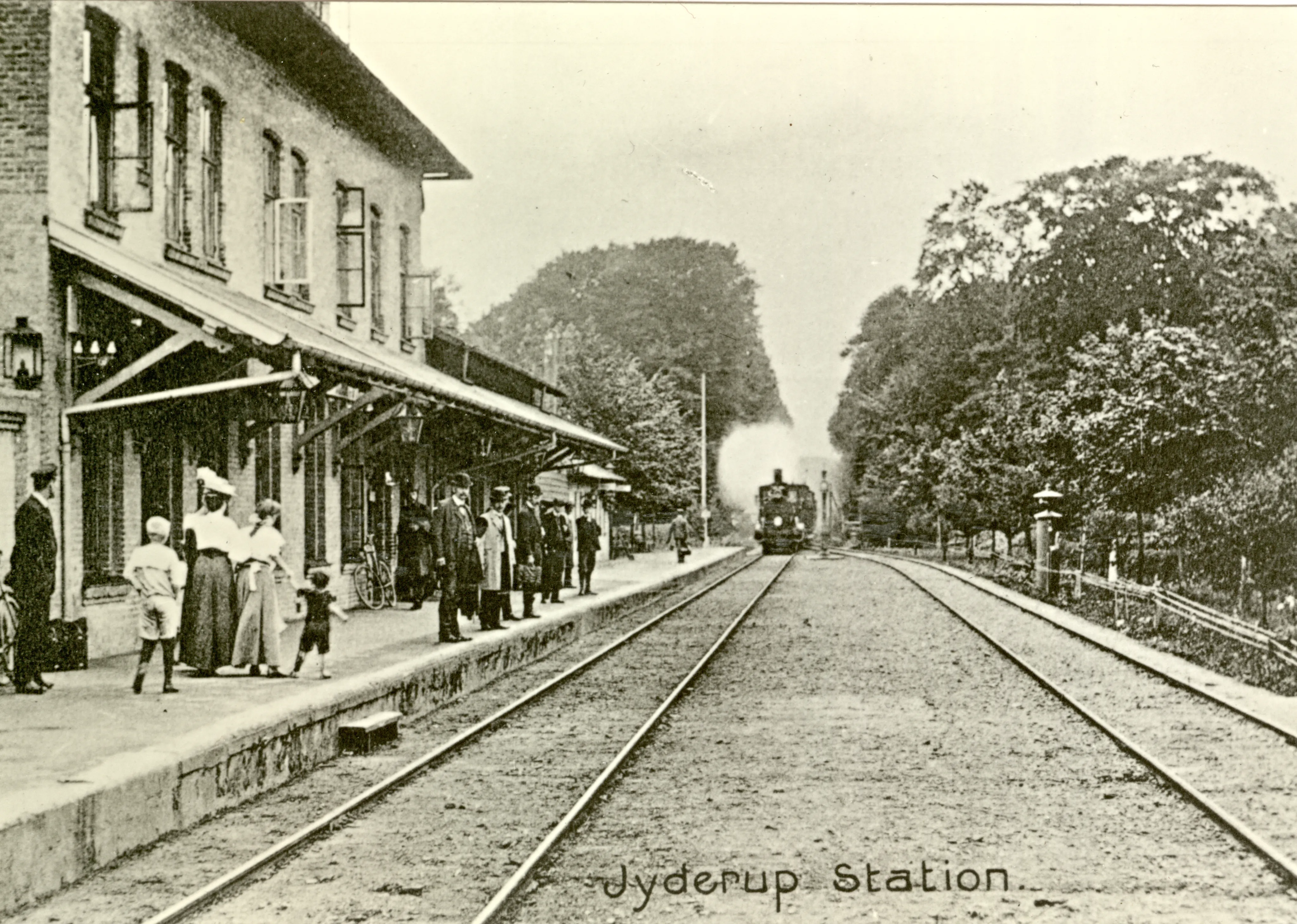 Postkort med Jyderup Station.