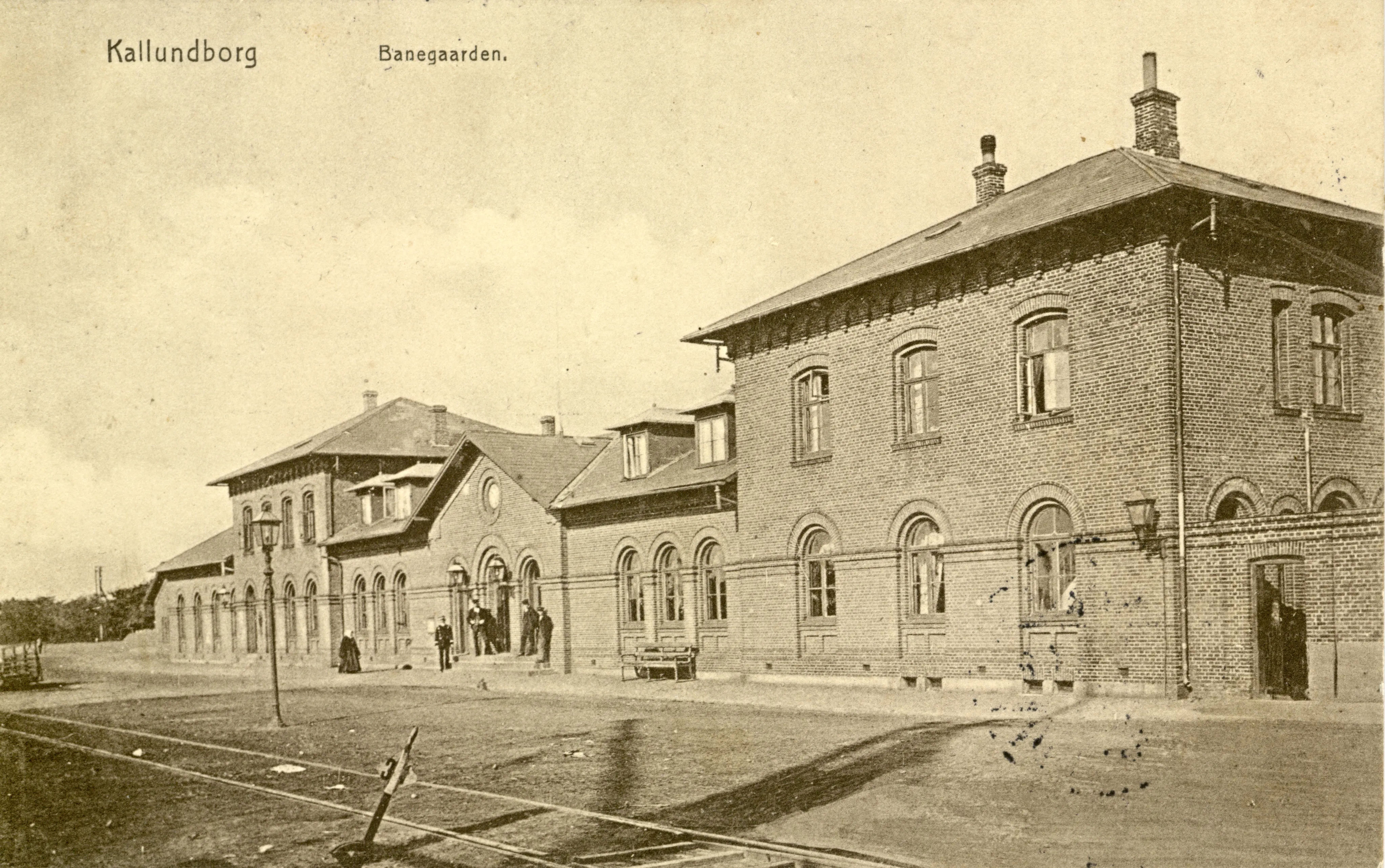 Postkort med Kalundborg Station.