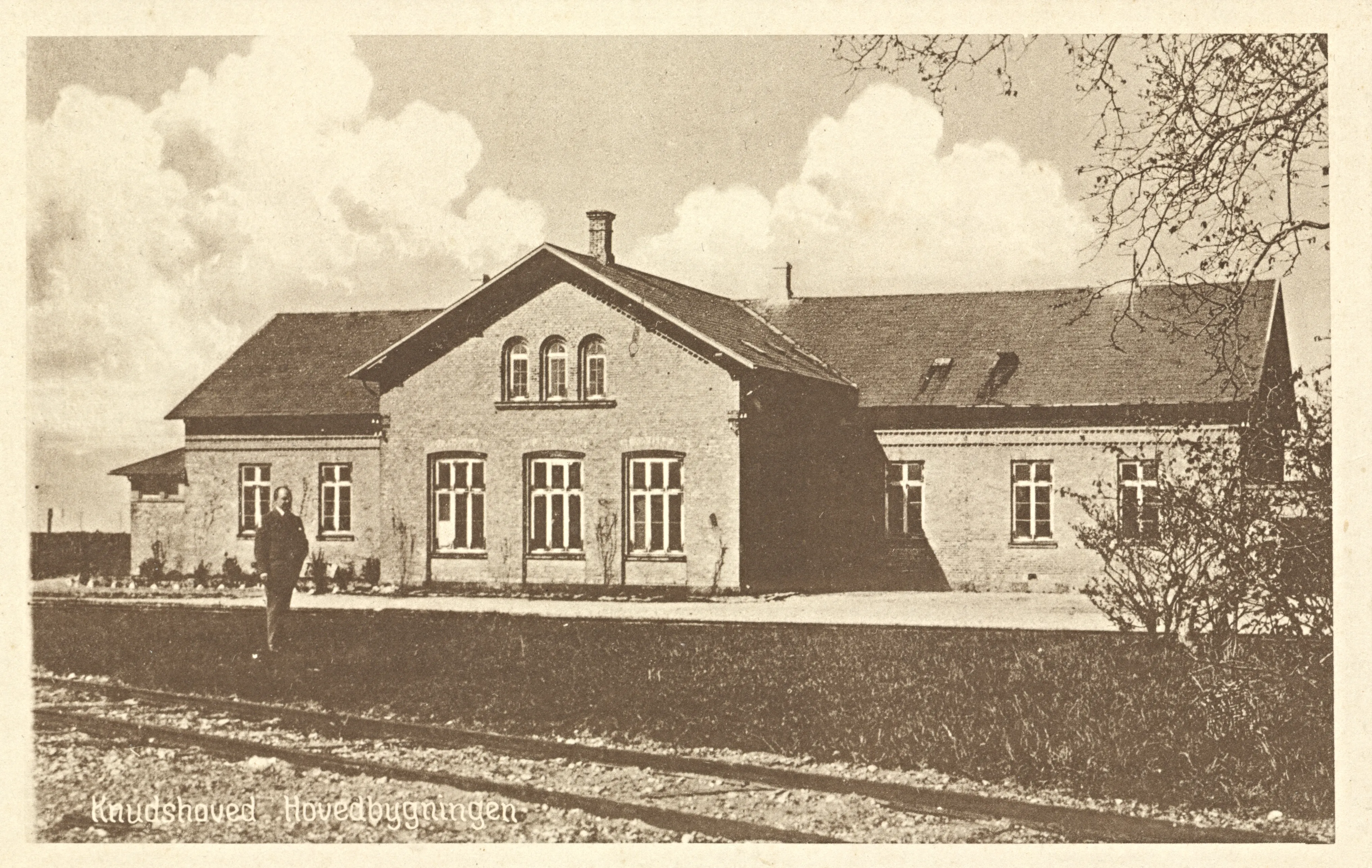 Postkort med Knudshoved Station.