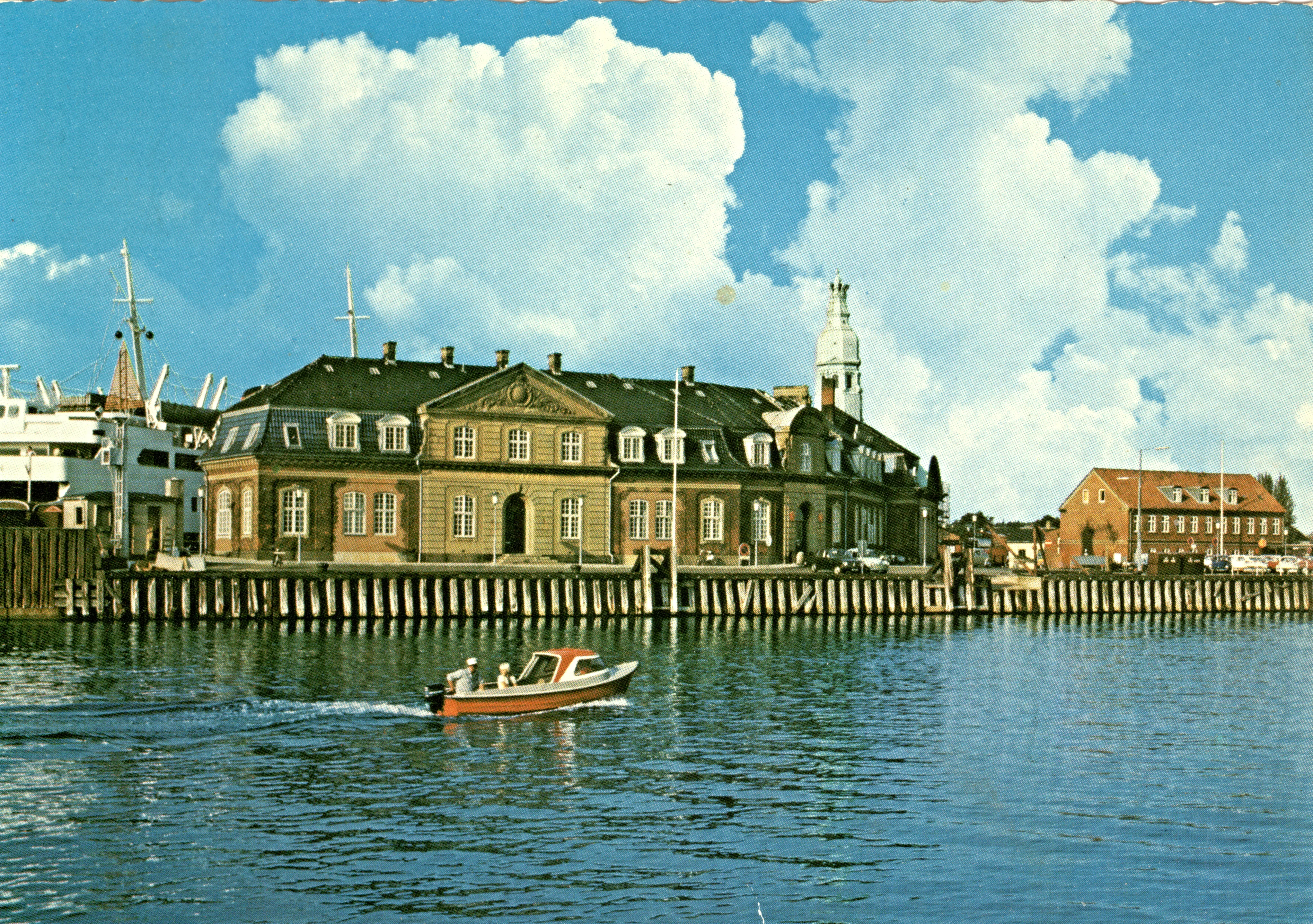 Postkort med Korsør Station.