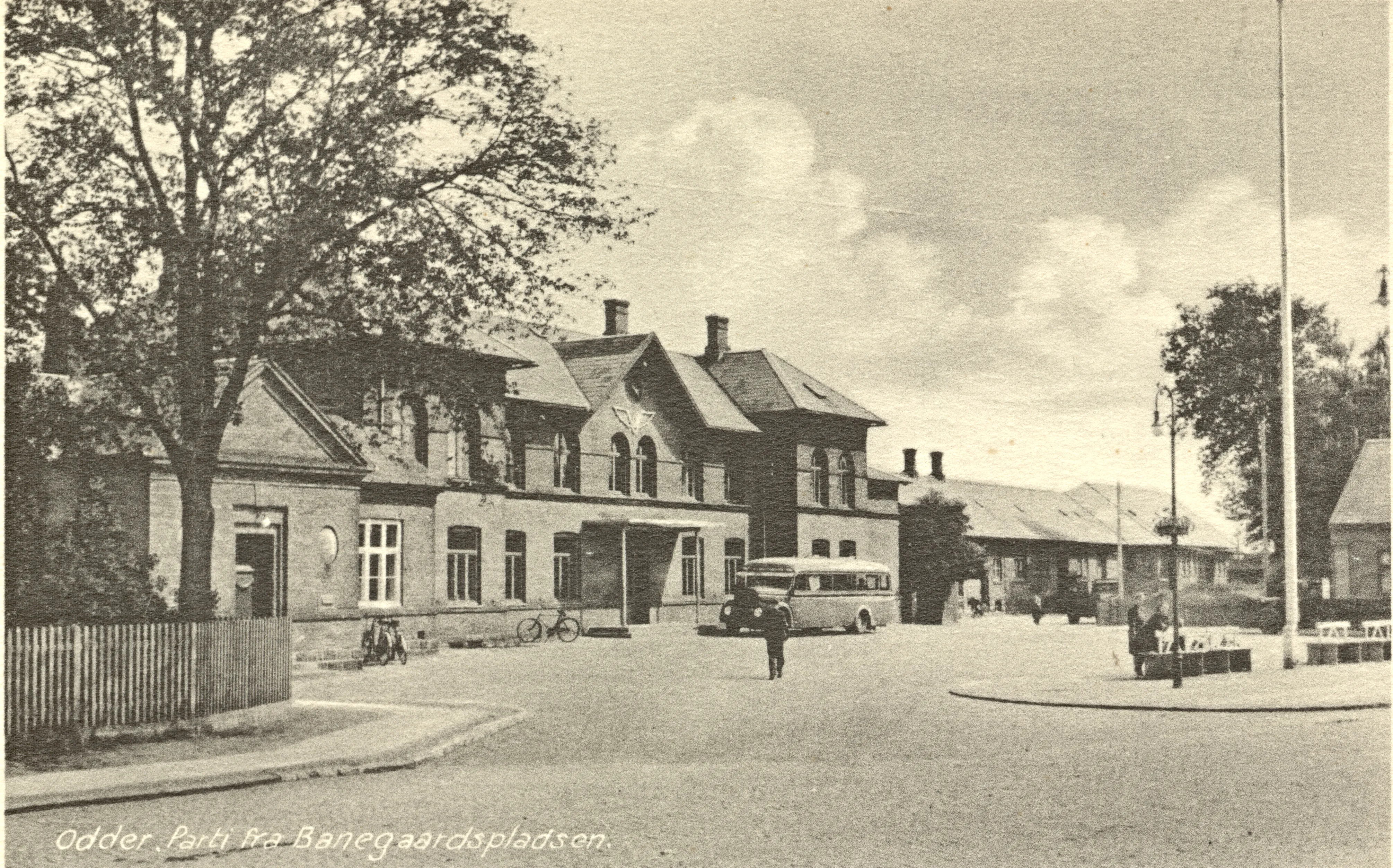 Postkort med Odder Station.