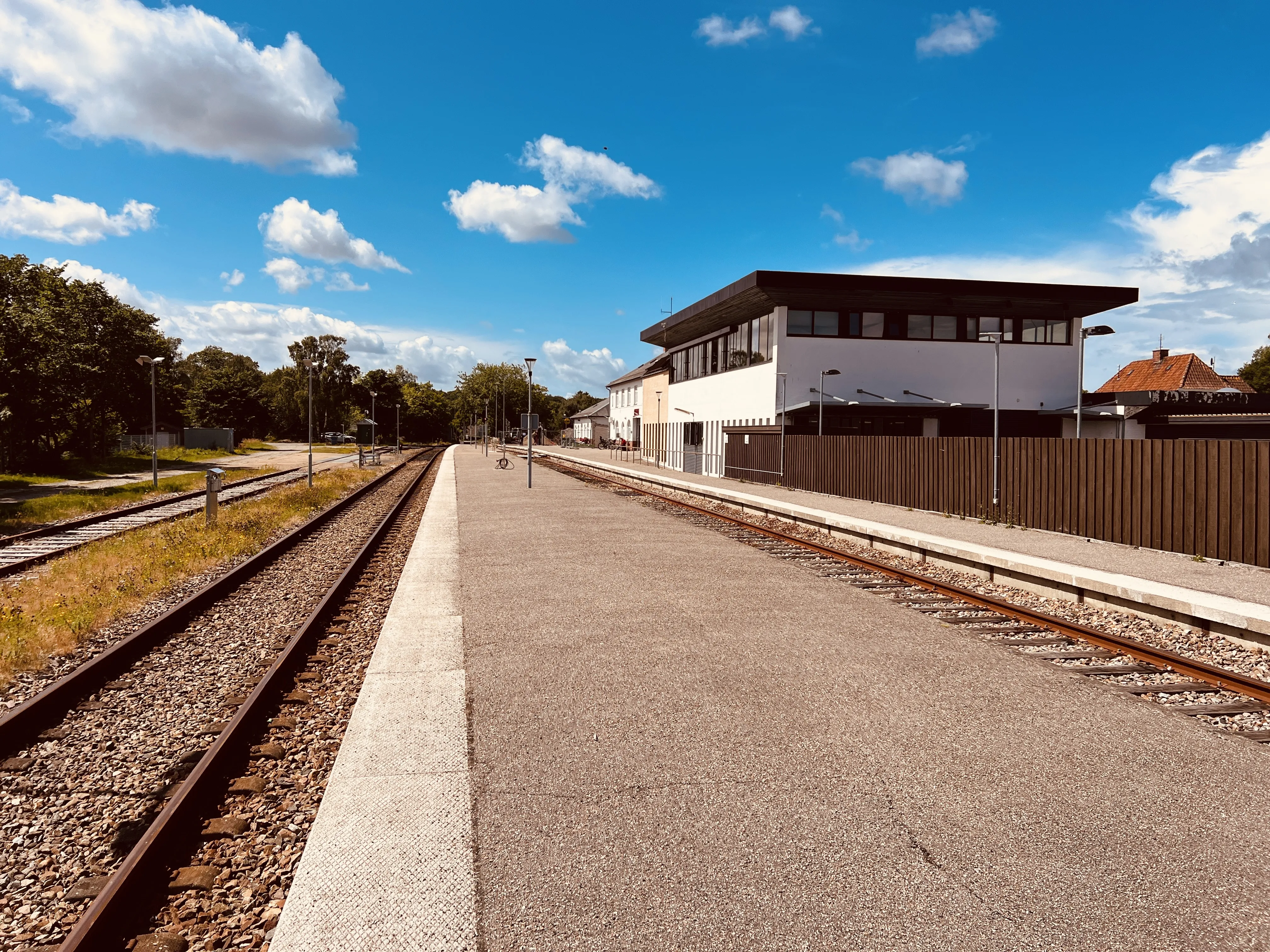 Billede af Posthusbygningen ved Nykøbing Sjælland Station.