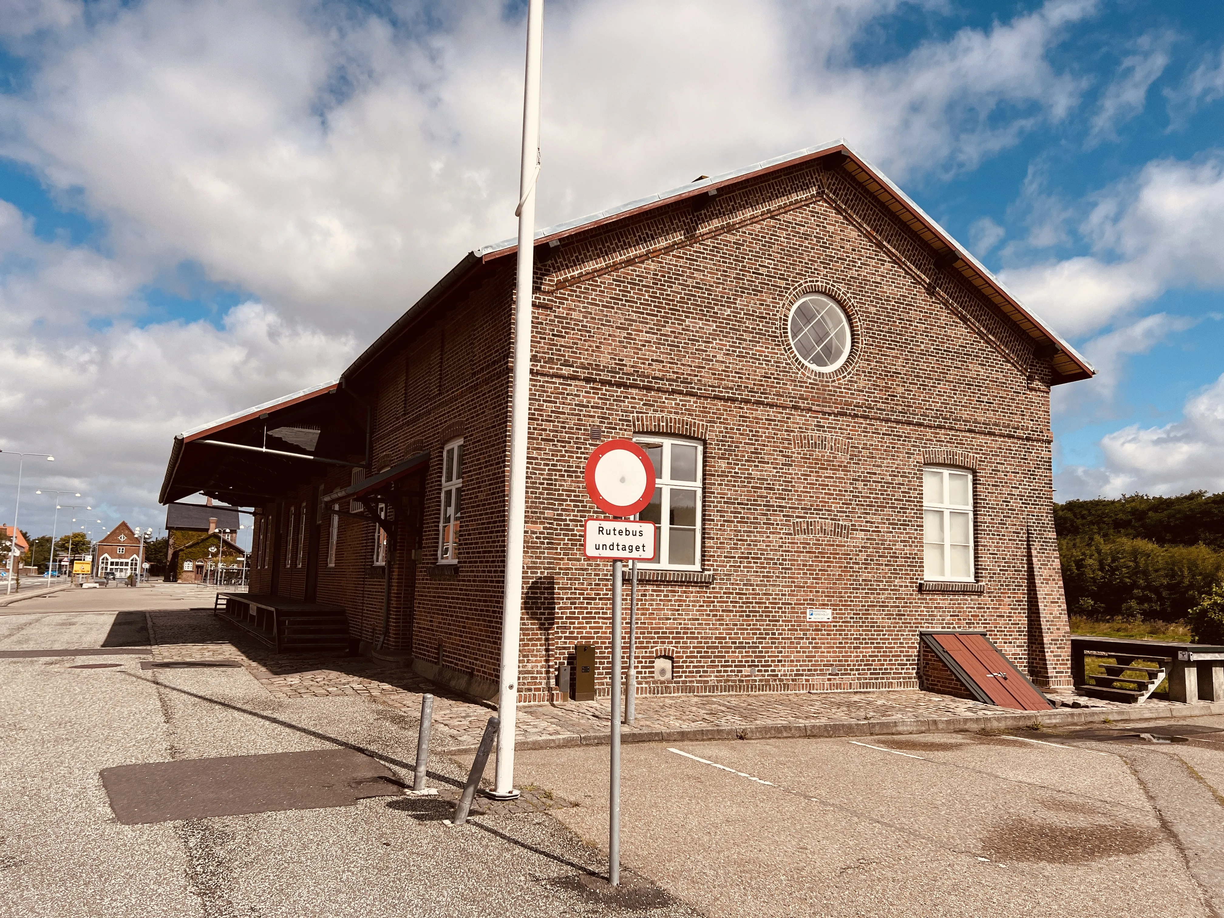 Billede af Ringkøbing Stations varehus.