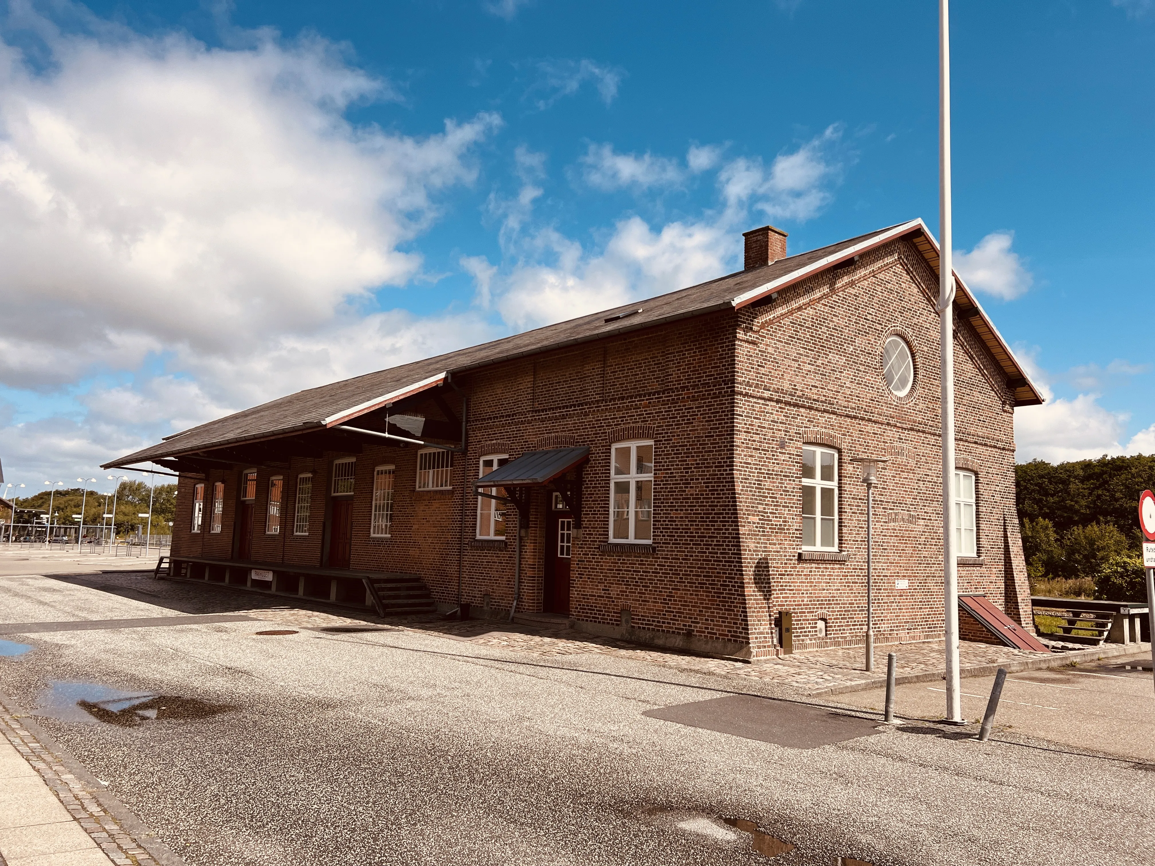 Billede af Ringkøbing Stations varehus.